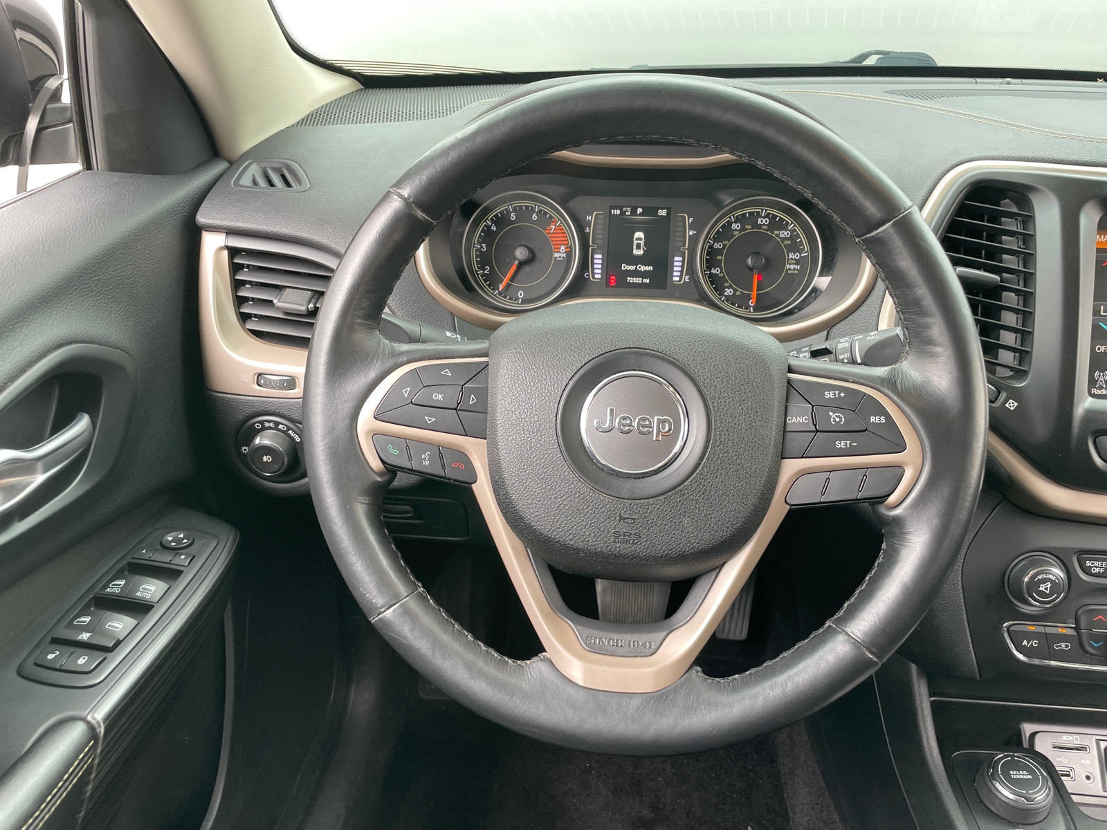 Thumbnail: 2016 Jeep Cherokee - 5