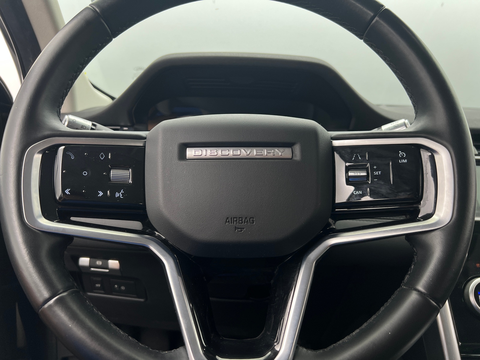 Thumbnail: 2022 Land Rover Discovery Sport - 4