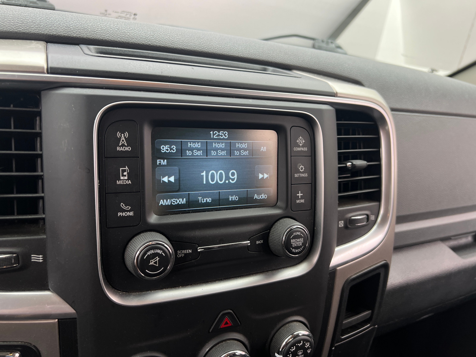 Thumbnail: 2020 RAM 1500 Classic - 4