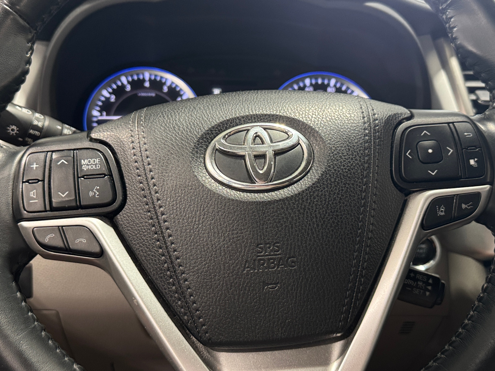 Thumbnail: 2019 Toyota Highlander - 4