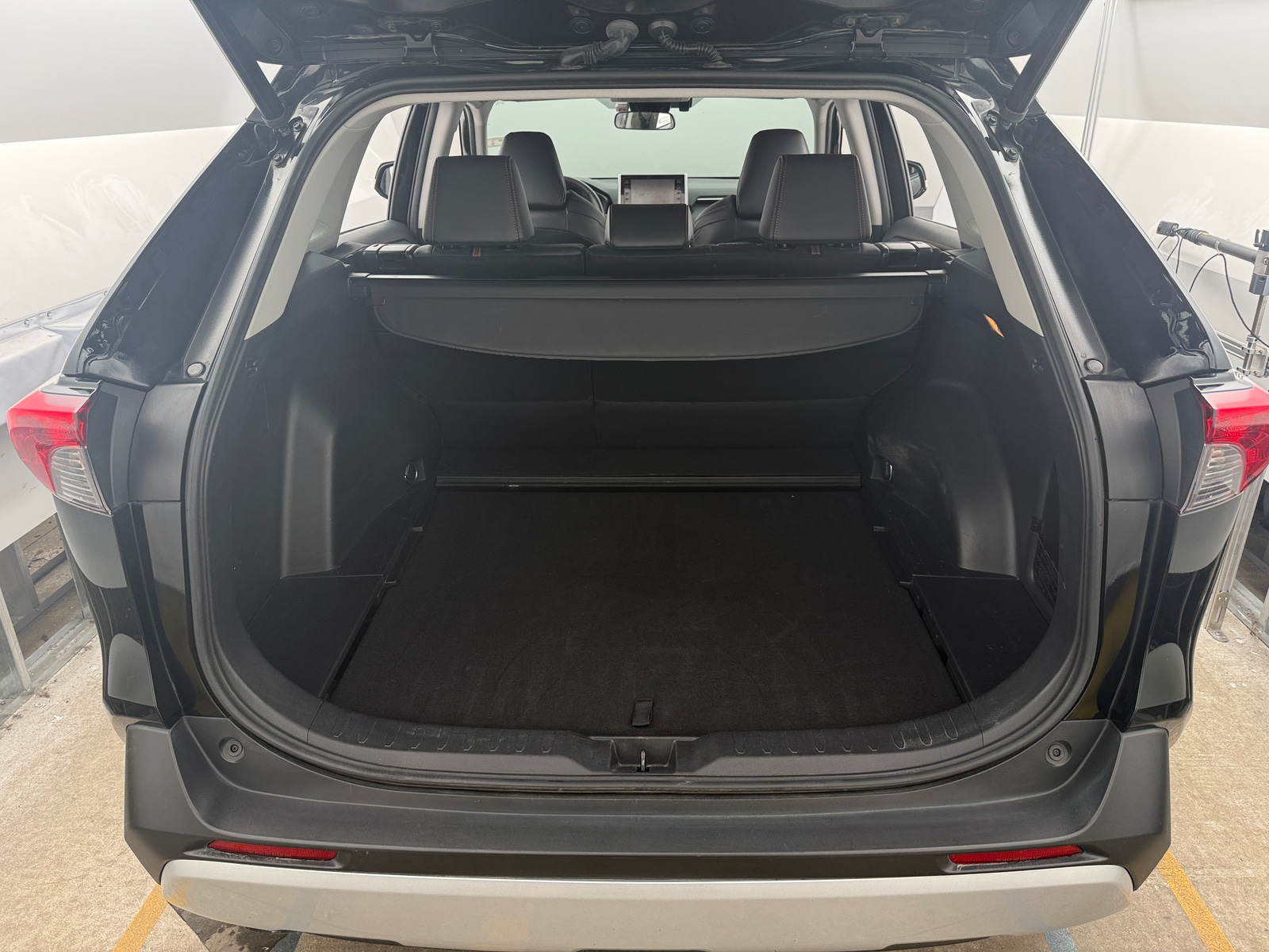 Thumbnail: 2019 Toyota RAV4 - 6