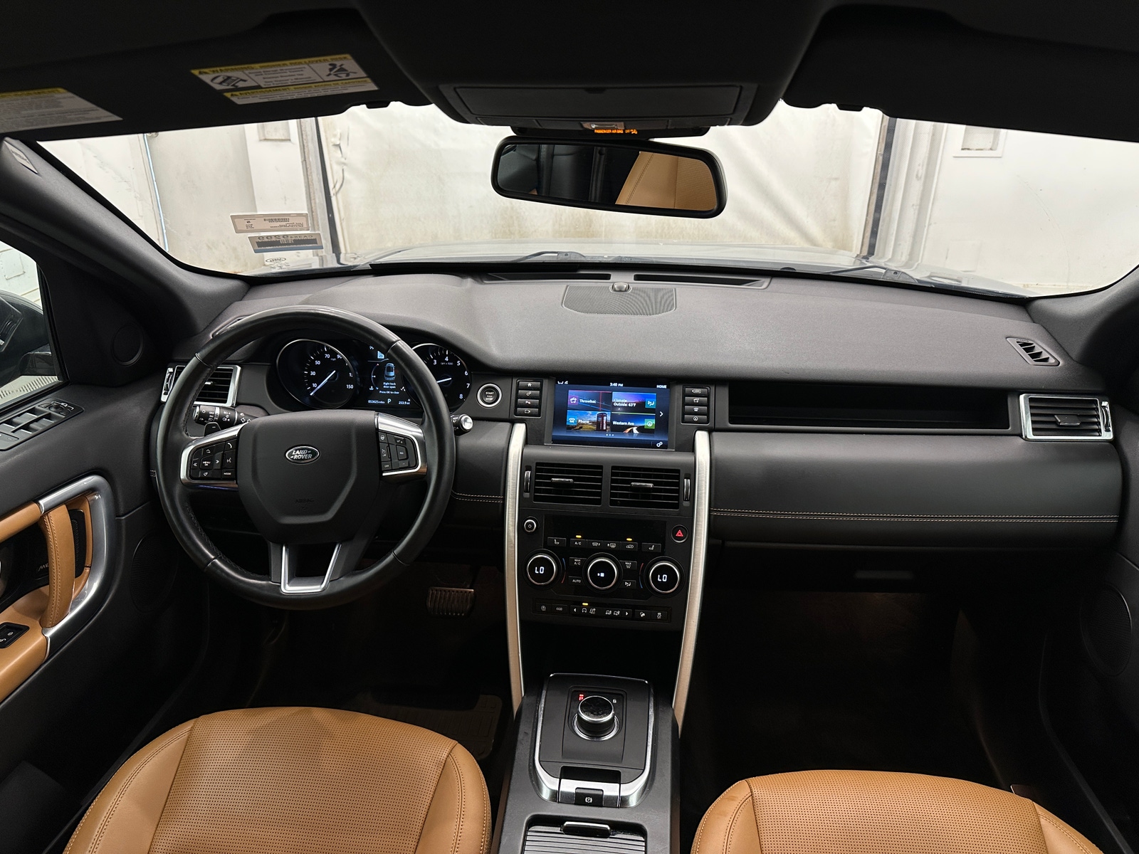 Thumbnail: 2019 Land Rover Discovery Sport - 2