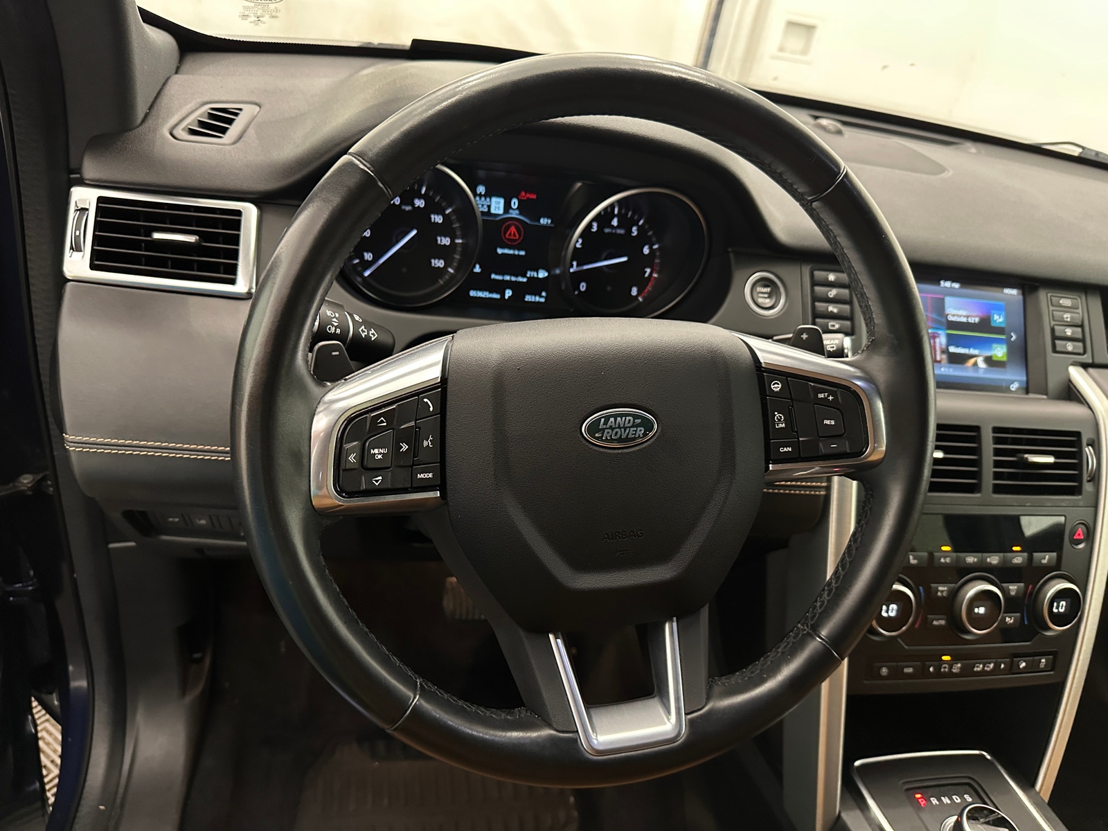 Thumbnail: 2019 Land Rover Discovery Sport - 4