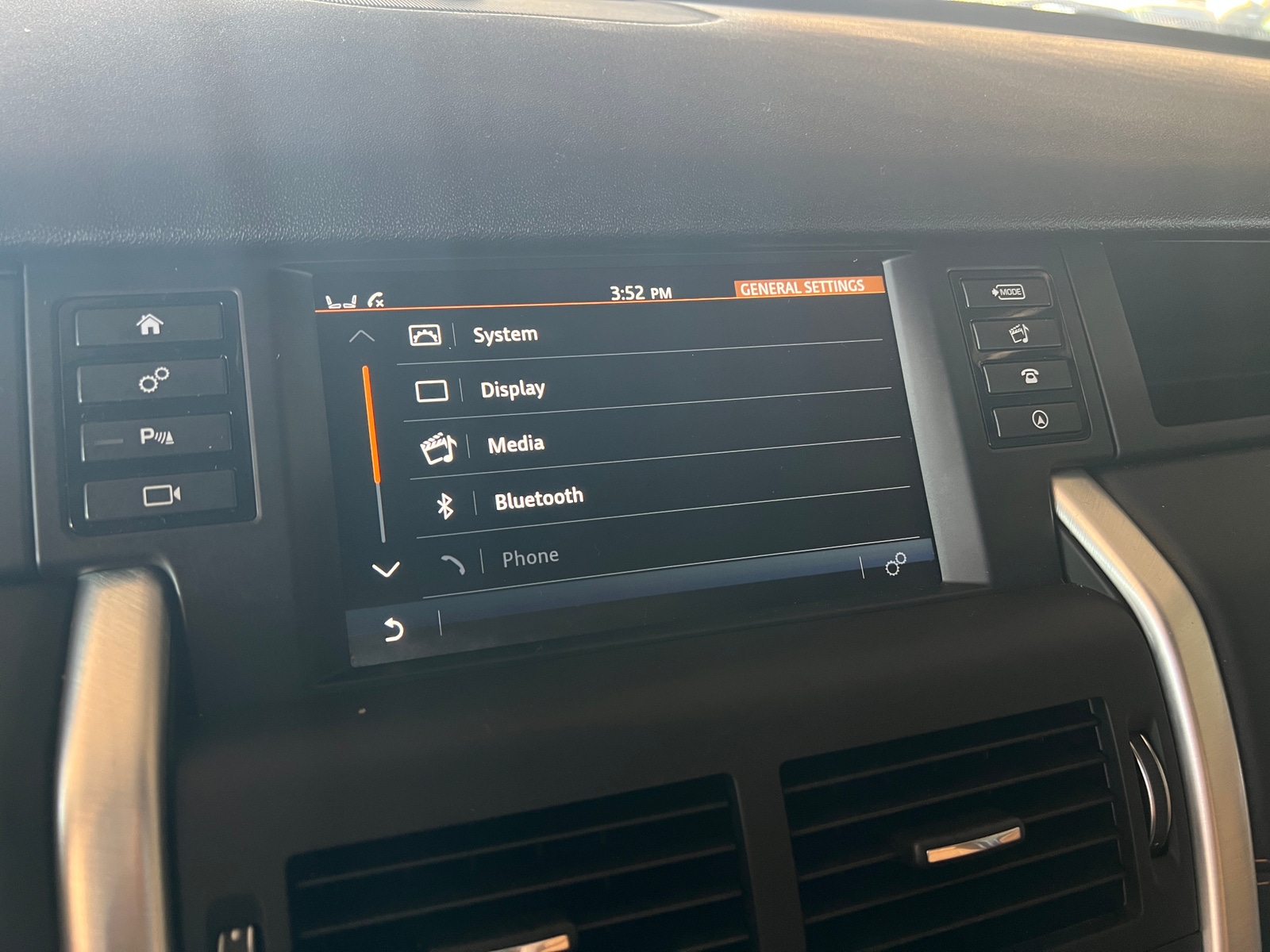 Thumbnail: 2019 Land Rover Discovery Sport - 3