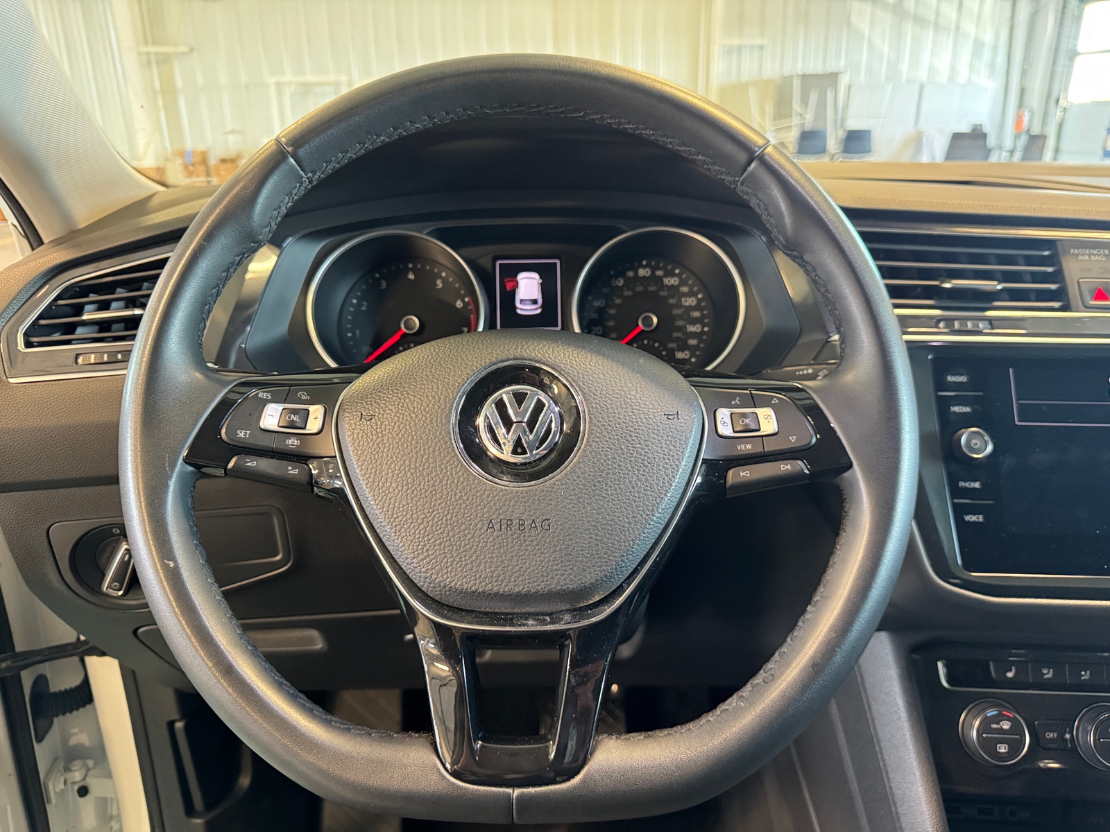 Thumbnail: 2020 Volkswagen Tiguan - 4