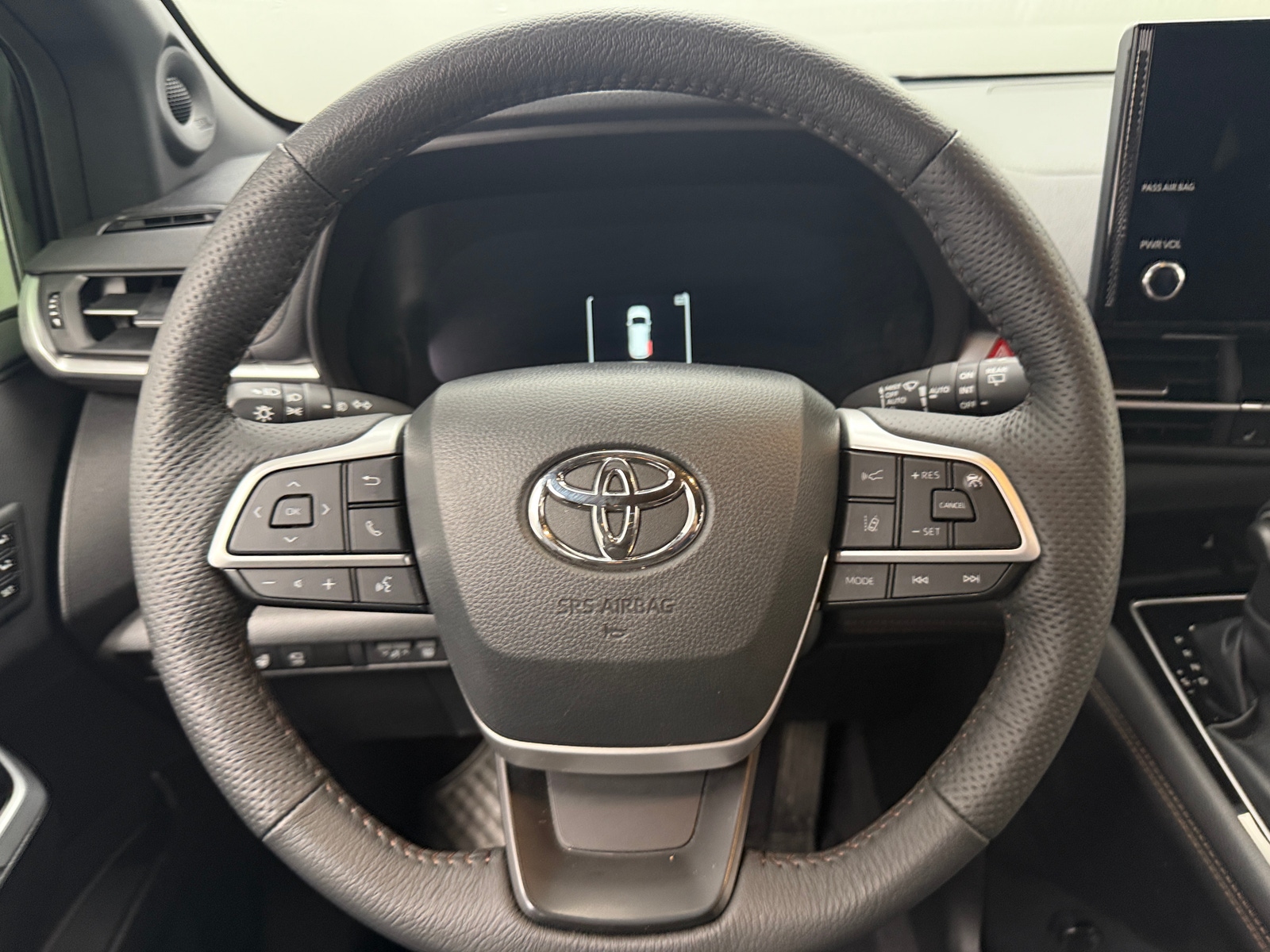 Thumbnail: 2025 Toyota Sienna - 4