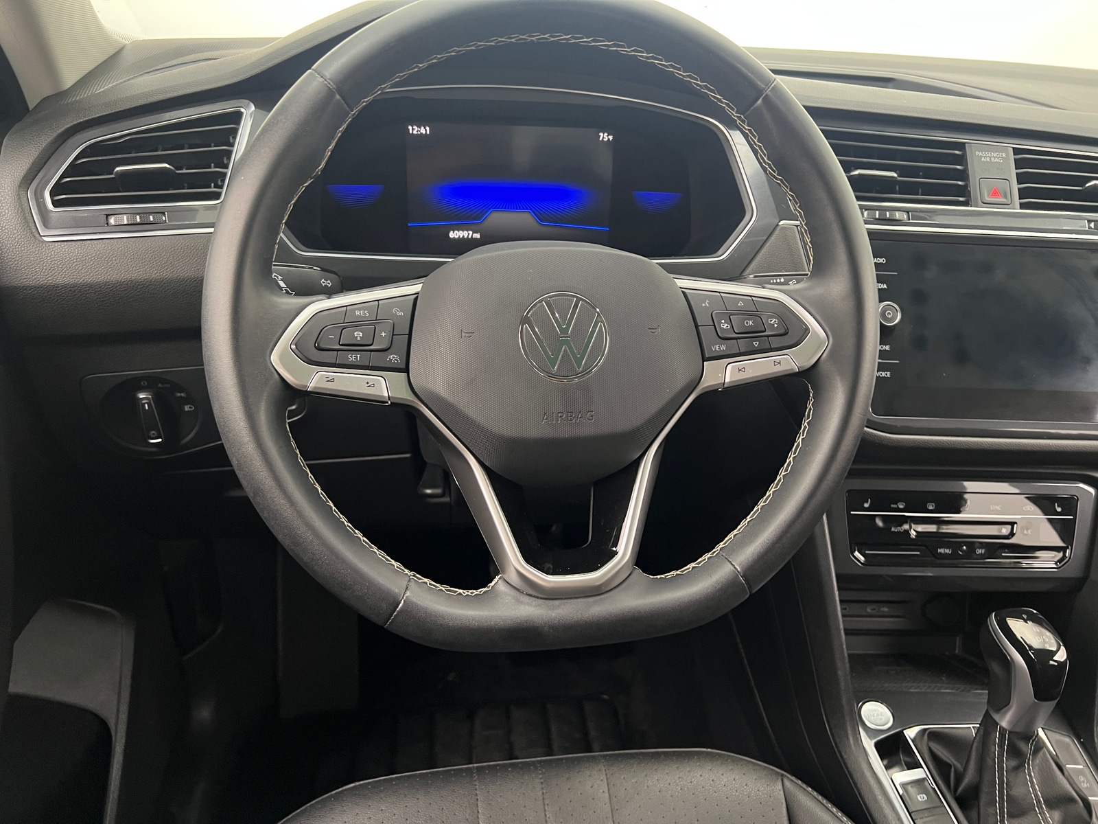 Thumbnail: 2022 Volkswagen Tiguan - 4
