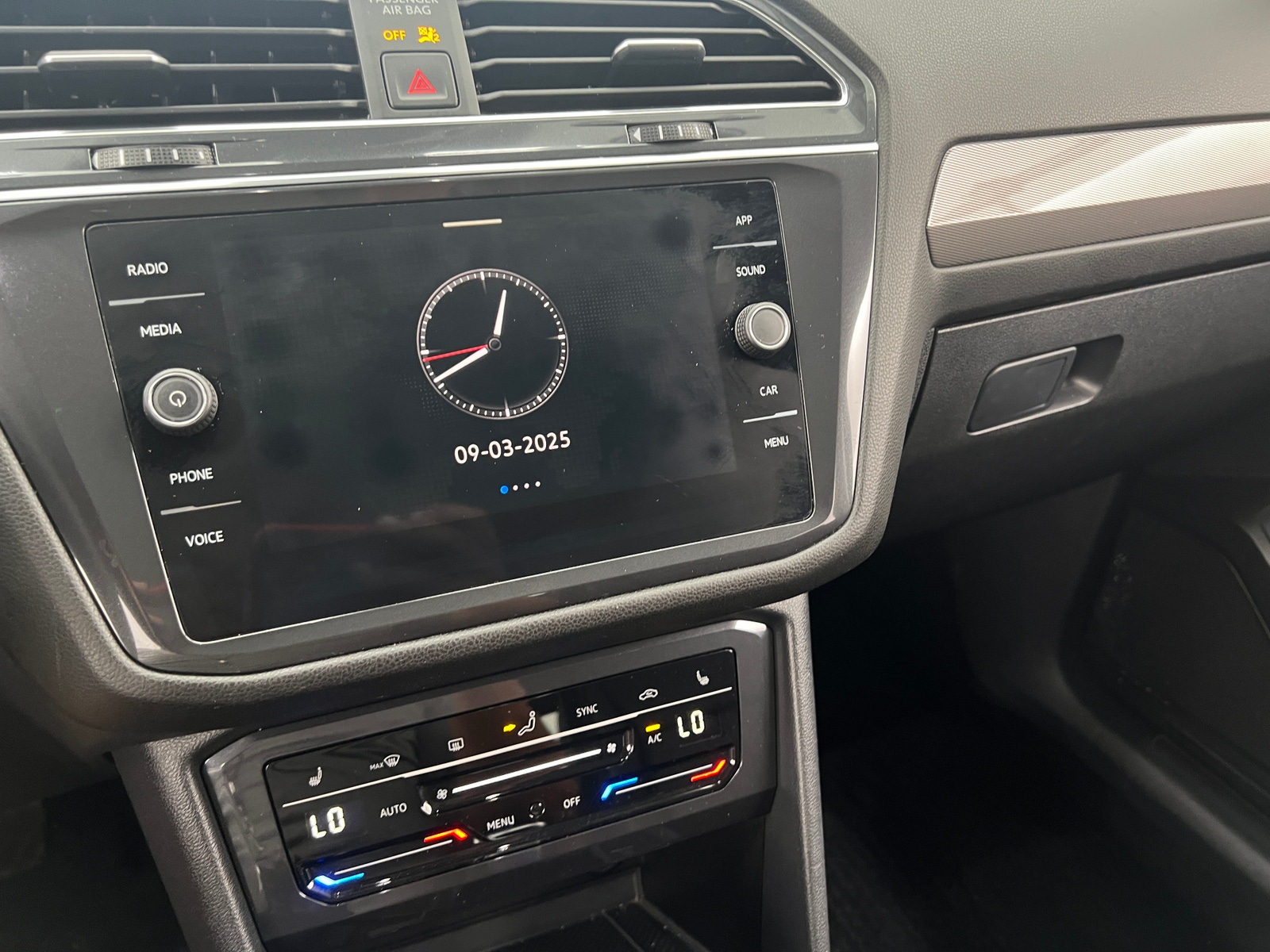 Thumbnail: 2022 Volkswagen Tiguan - 3