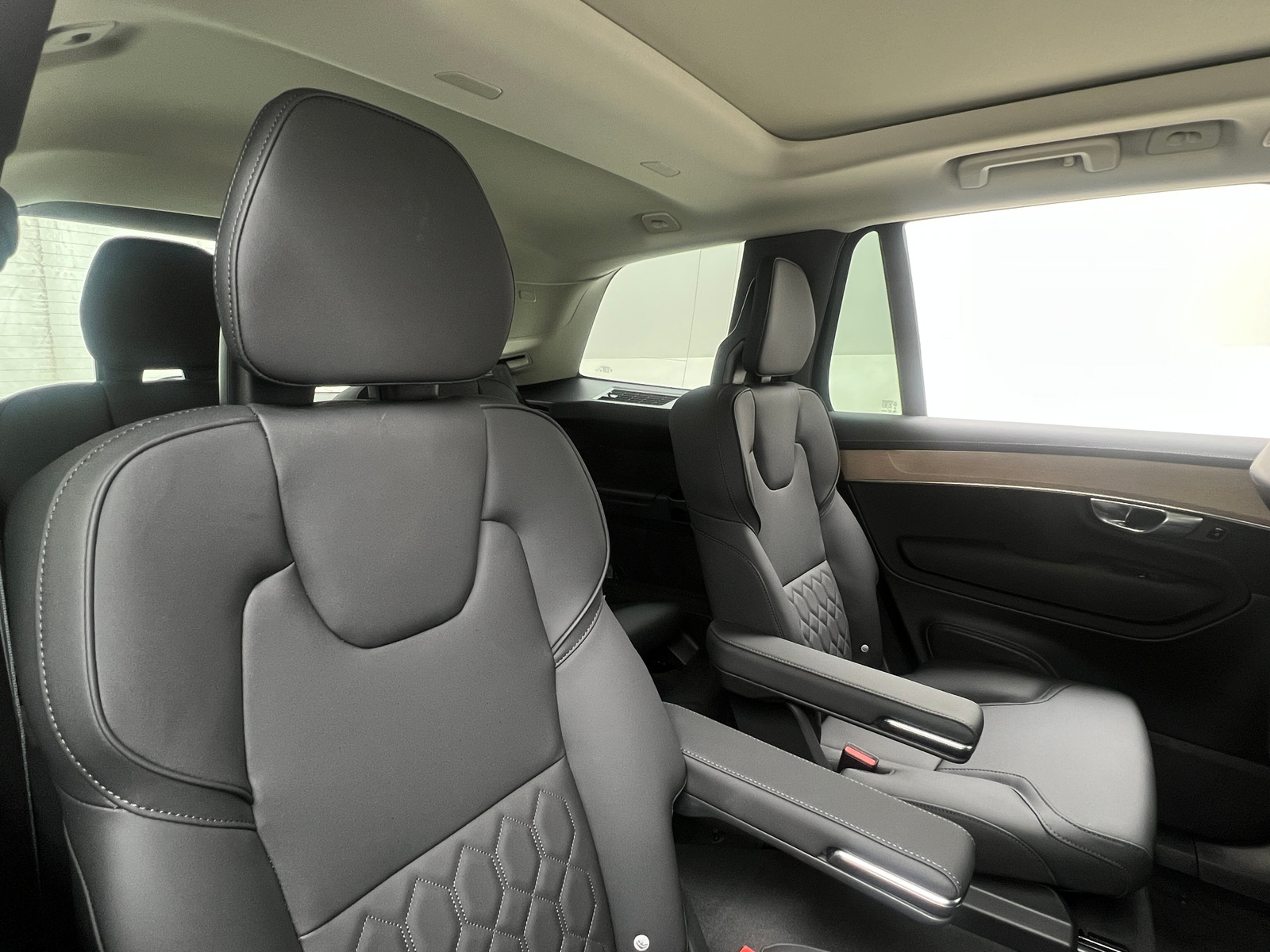 Thumbnail: 2025 Volvo XC90 - 6