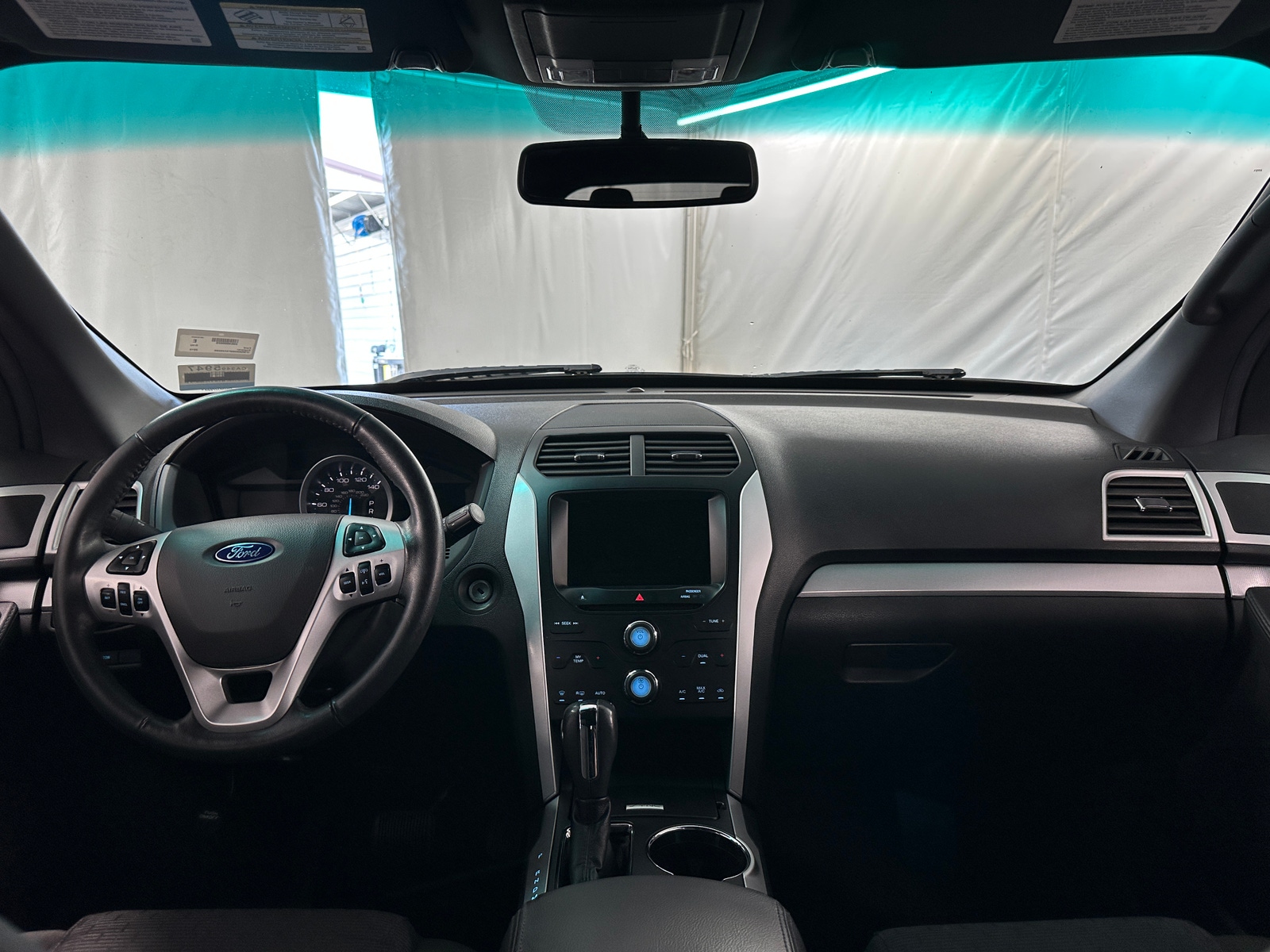 Thumbnail: 2015 Ford Explorer - 3