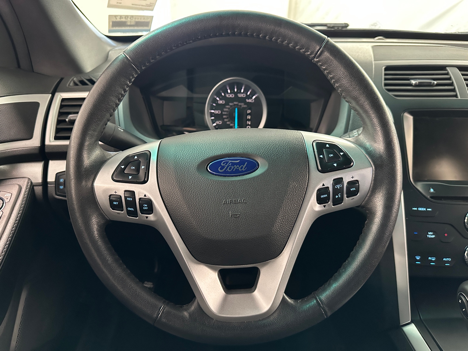 Thumbnail: 2015 Ford Explorer - 5