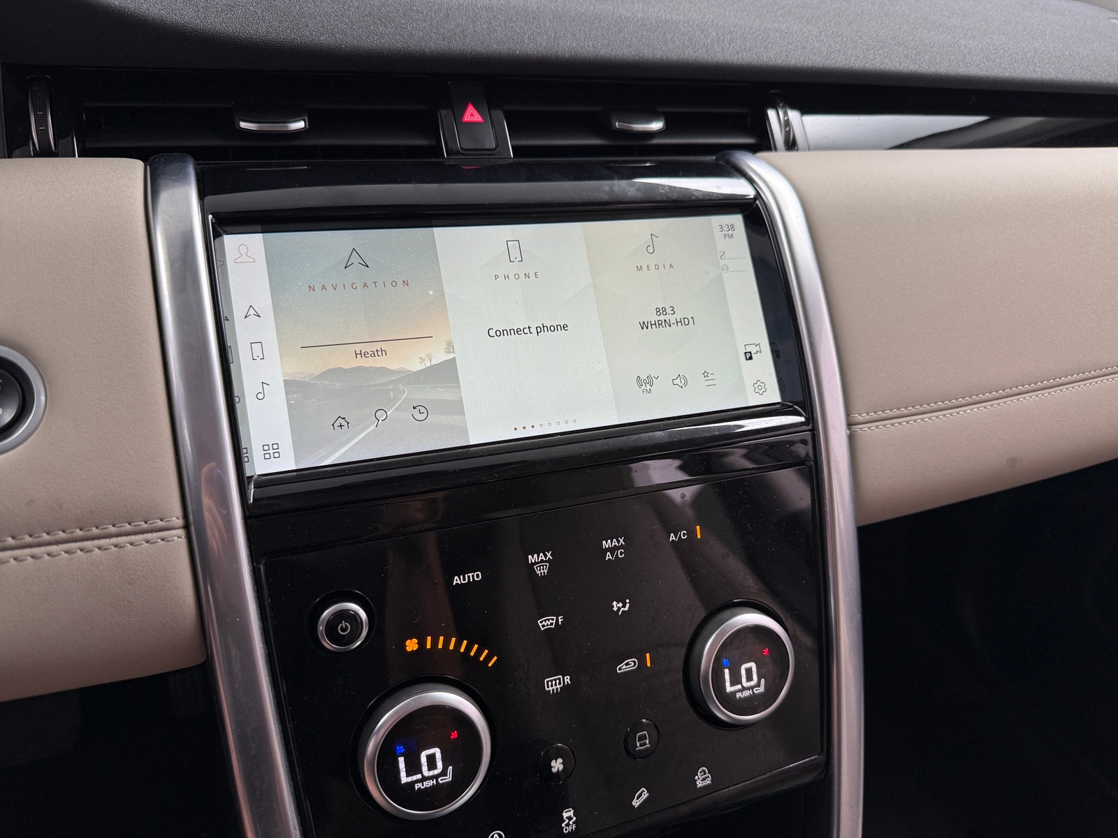 Thumbnail: 2022 Land Rover Discovery Sport - 3
