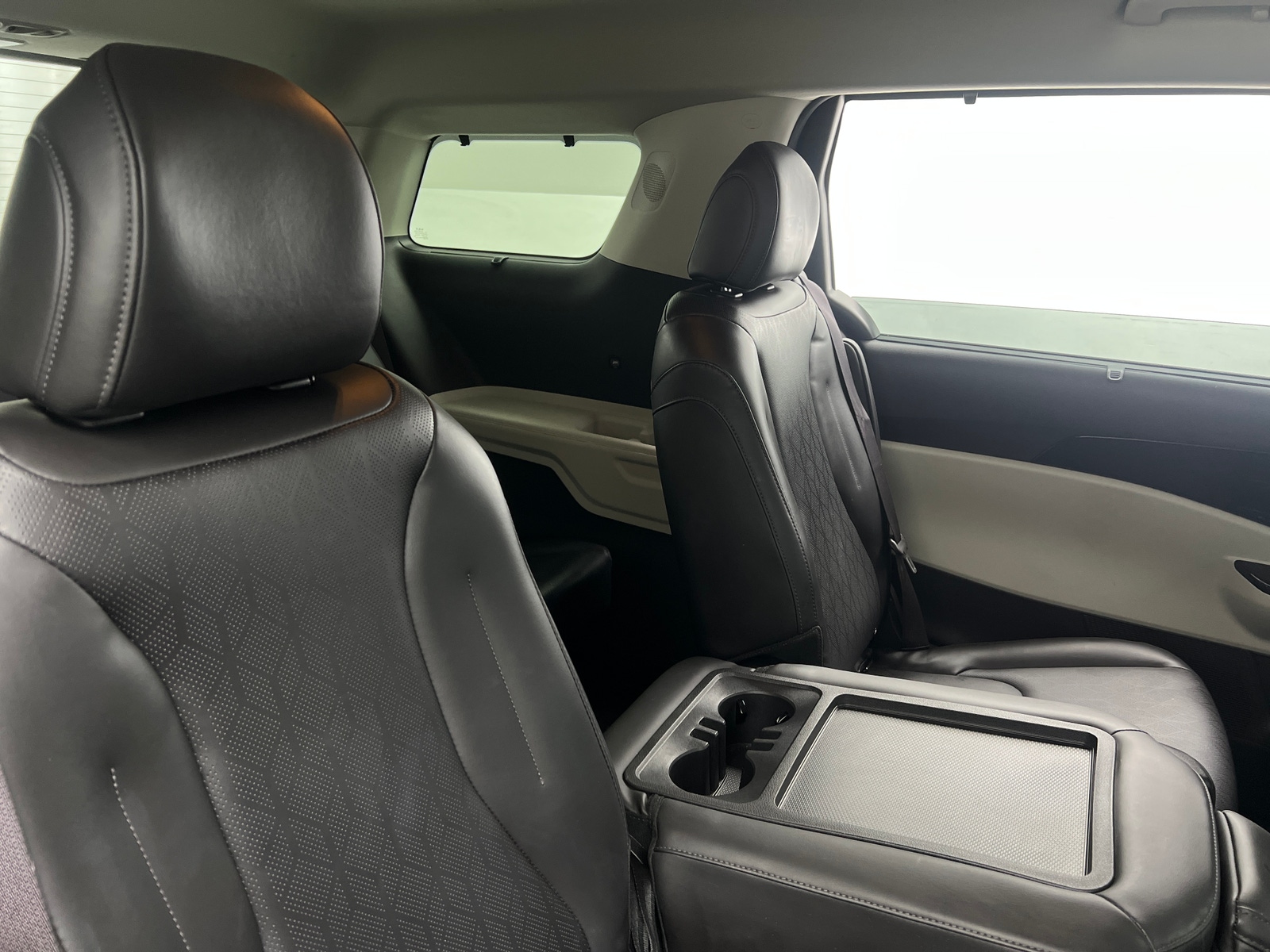 Thumbnail: 2022 Kia Carnival - 5