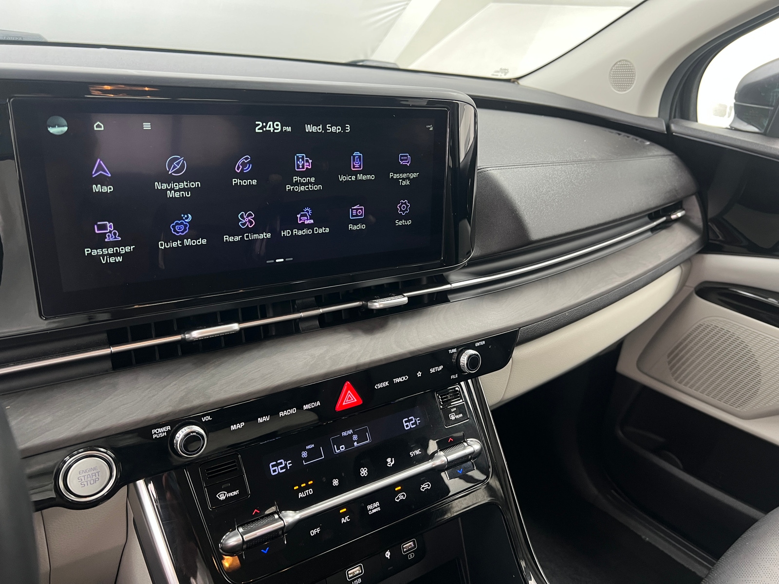 Thumbnail: 2022 Kia Carnival - 3