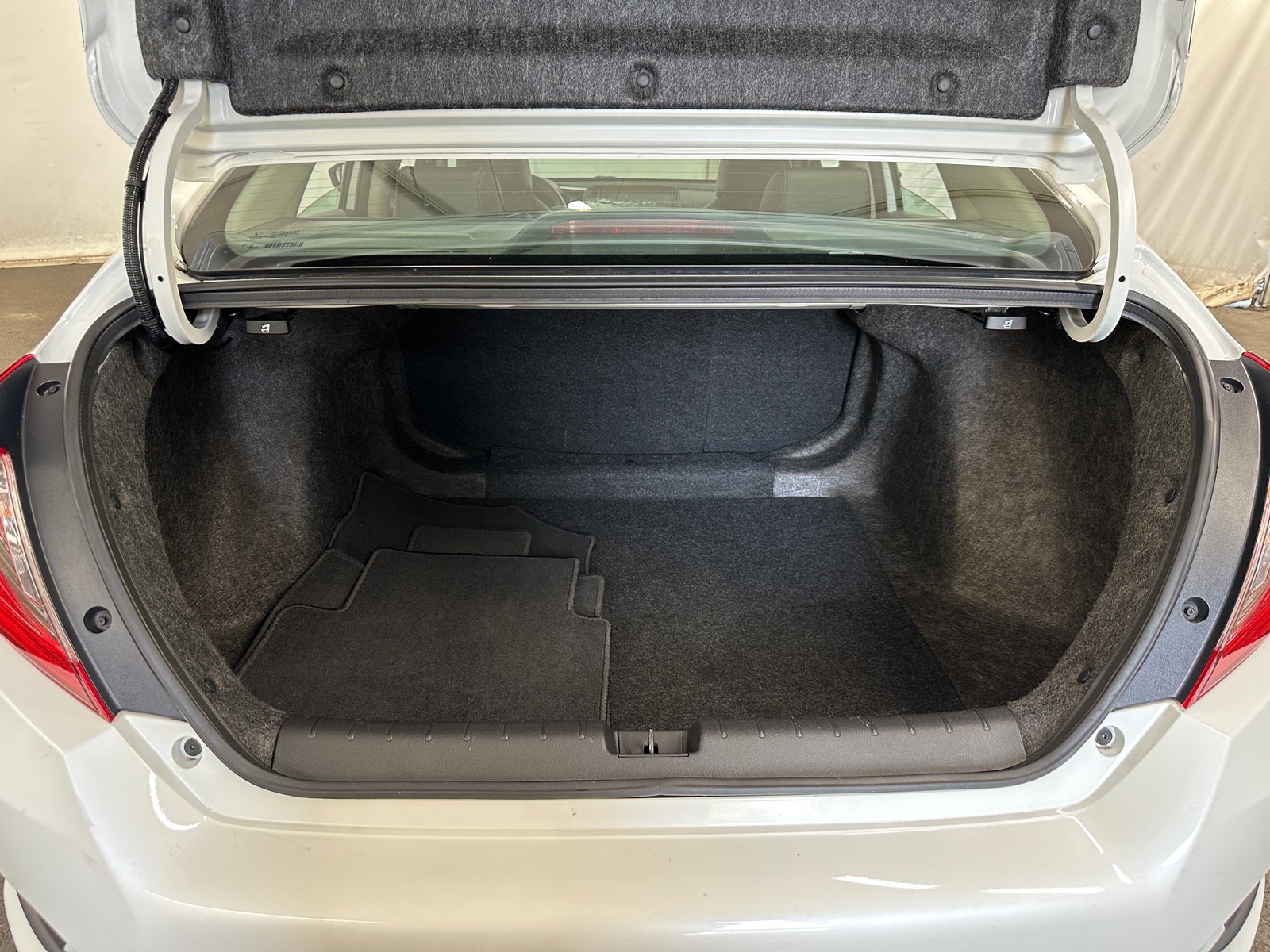 Thumbnail: 2016 Honda Civic - 6