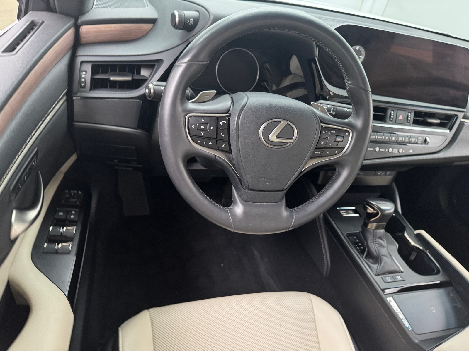 Thumbnail: 2023 Lexus ES - 4