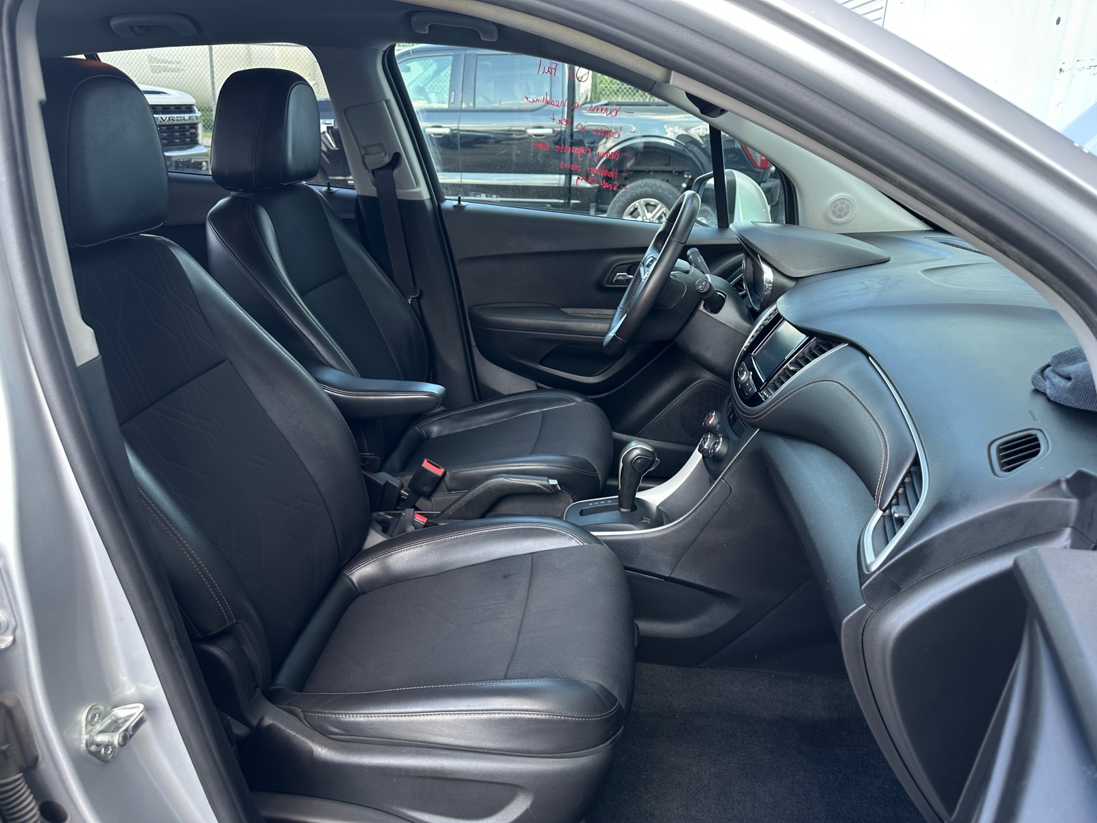 Thumbnail: 2017 Chevrolet Trax - 2