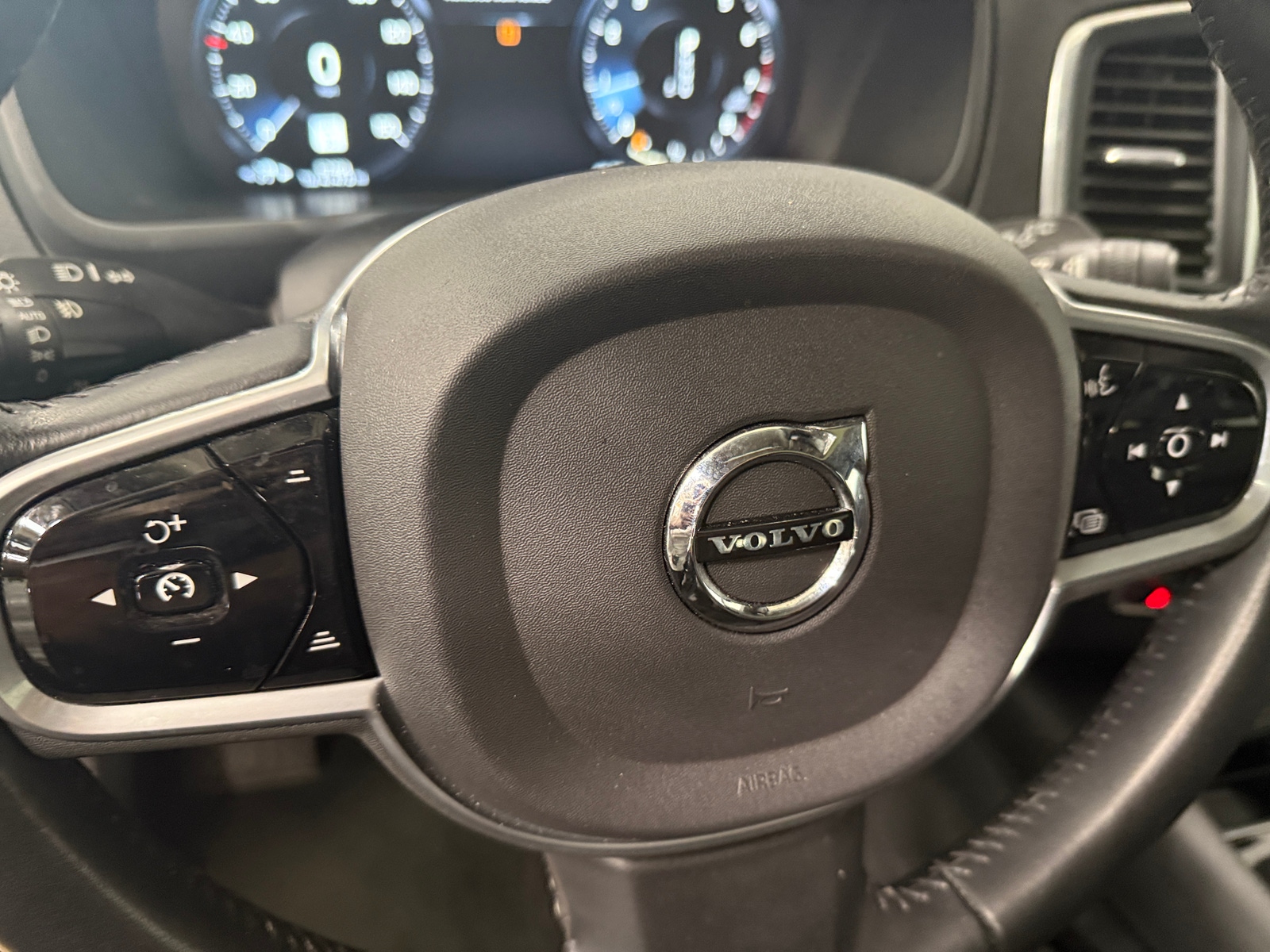 Thumbnail: 2020 Volvo XC90 - 4