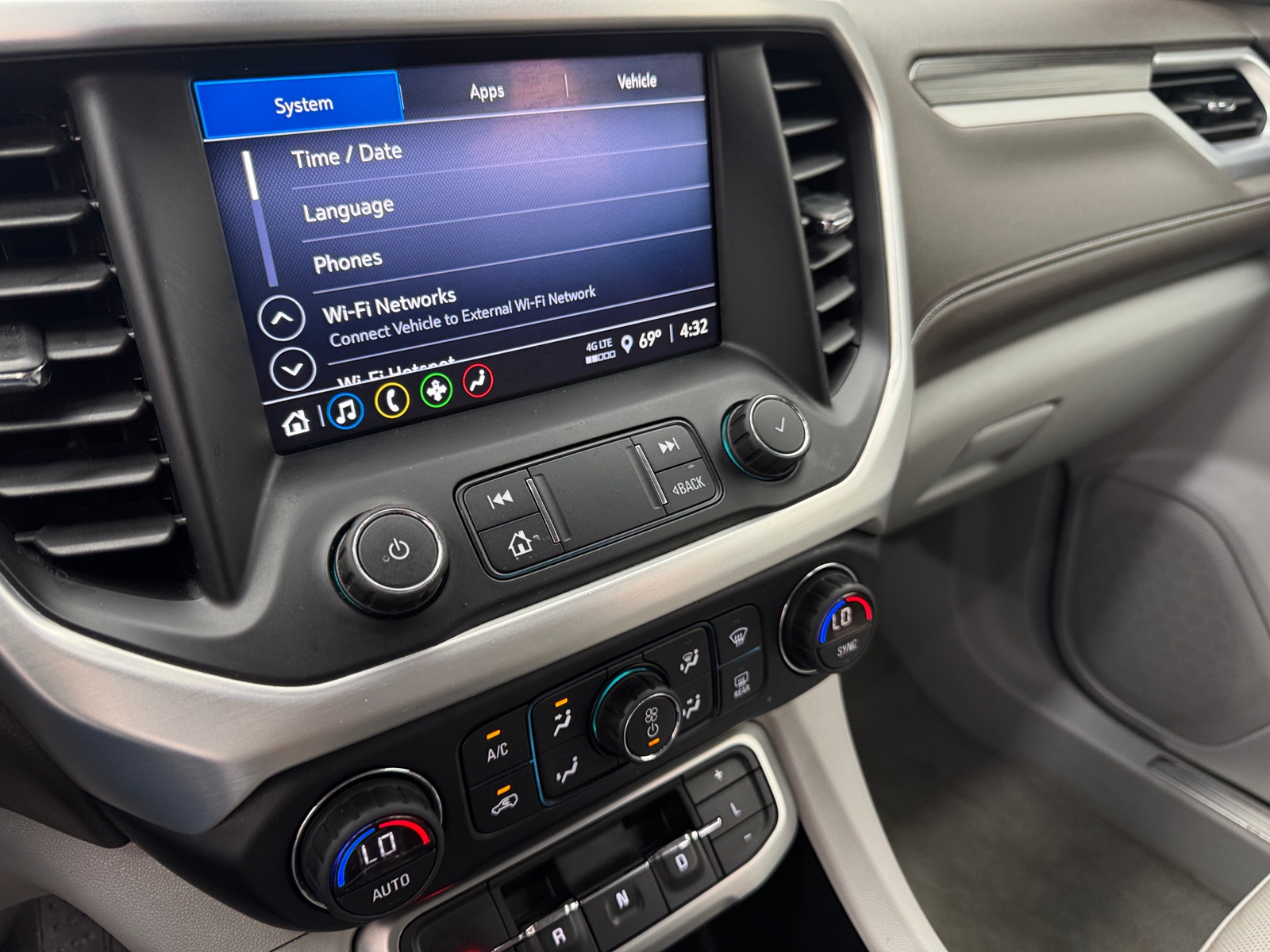 Thumbnail: 2020 GMC Acadia - 3