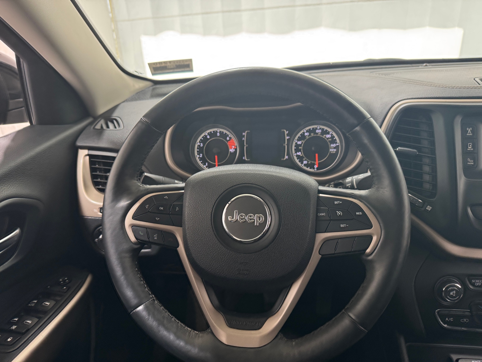 Thumbnail: 2018 Jeep Cherokee - 5