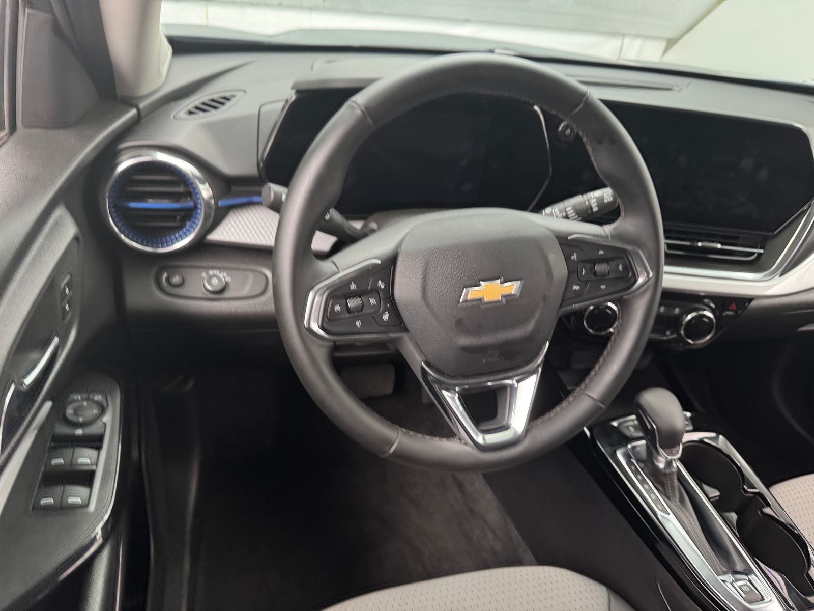 Thumbnail: 2025 Chevrolet Trax - 5