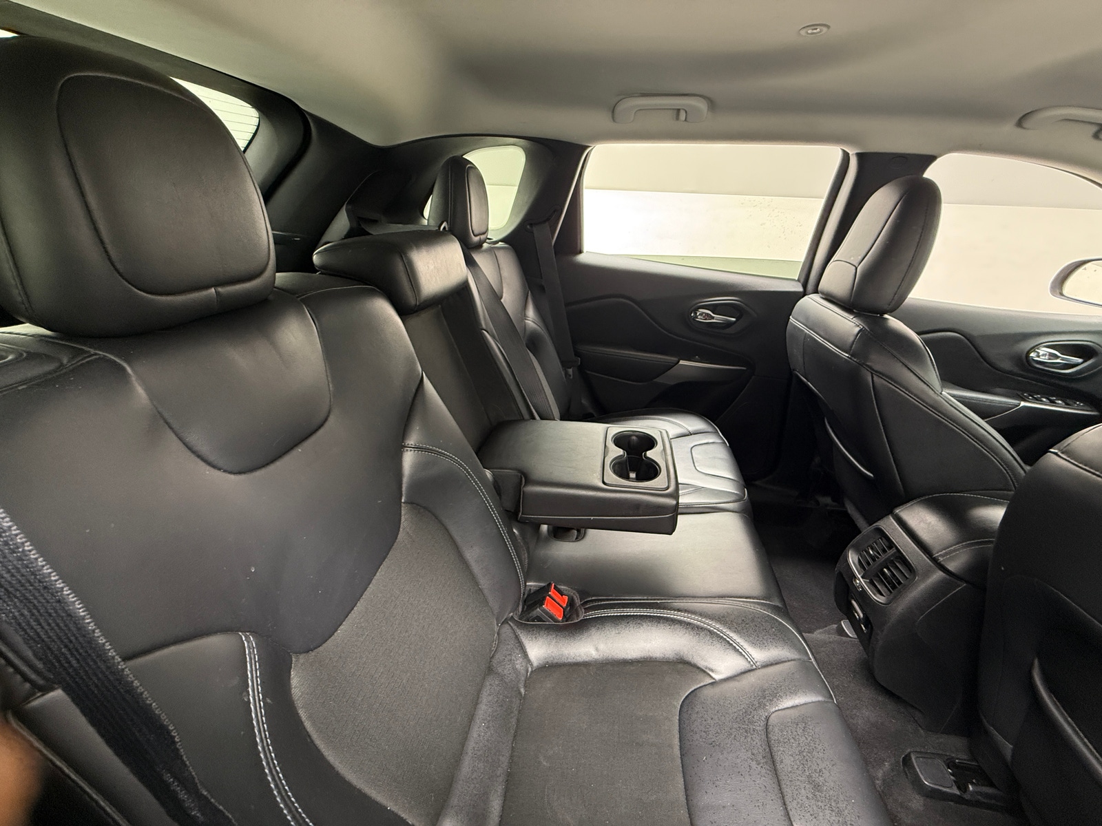 Thumbnail: 2020 Jeep Cherokee - 6
