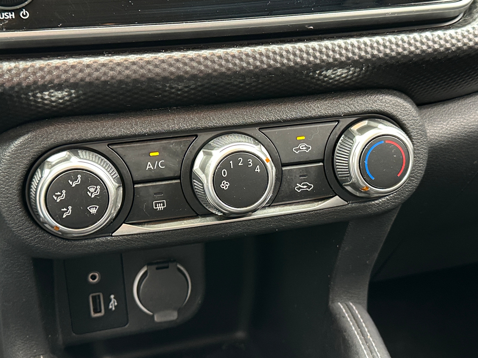 Thumbnail: 2019 Nissan Kicks - 4