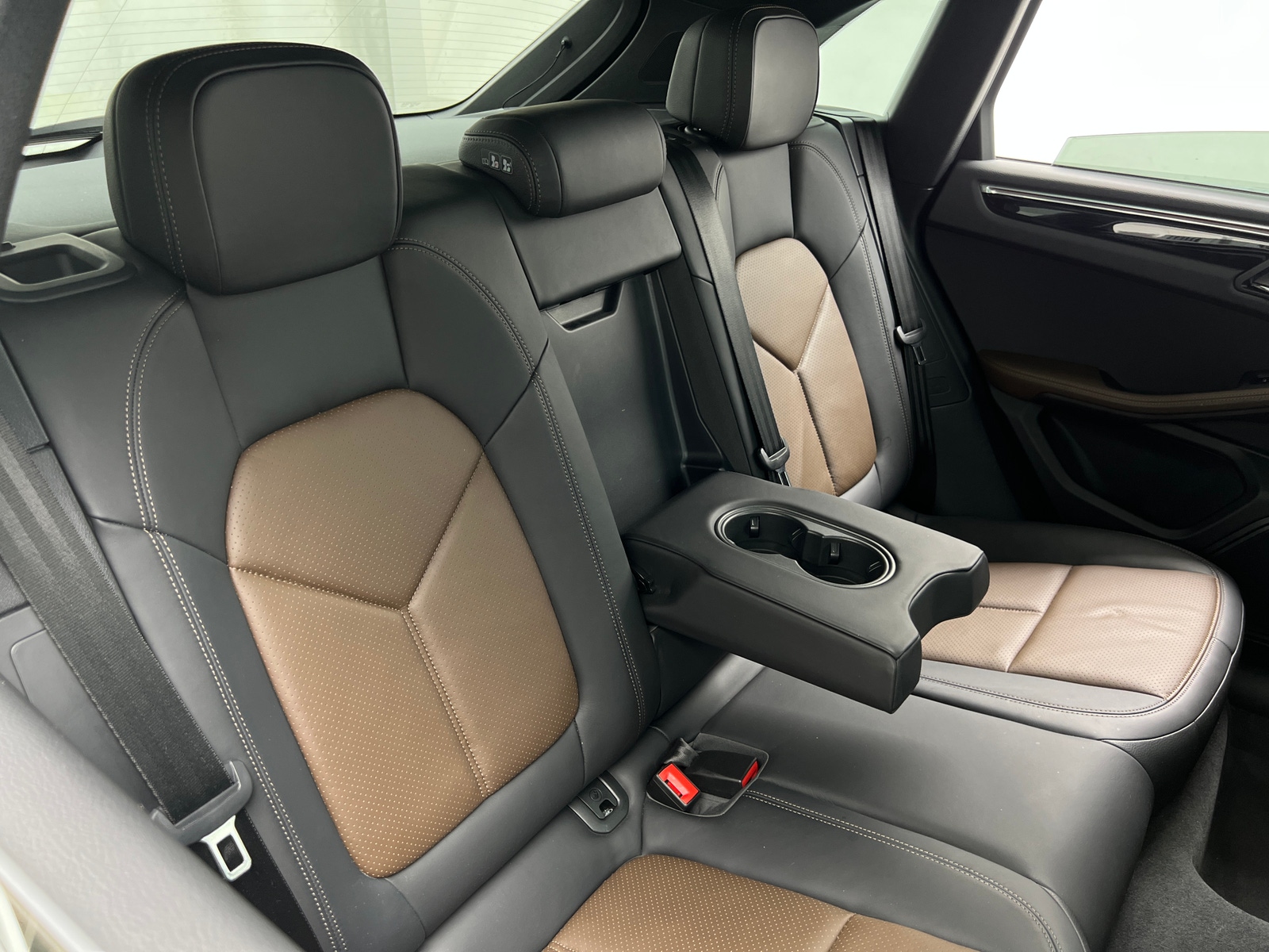 Thumbnail: 2015 Porsche Macan - 5