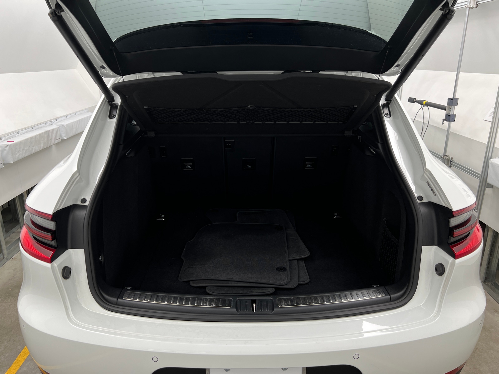 Thumbnail: 2015 Porsche Macan - 6