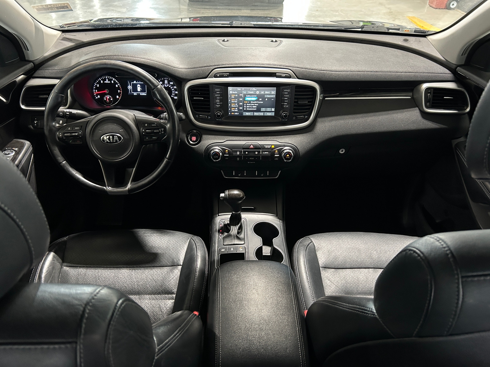 Thumbnail: 2017 Kia Sorento - 3