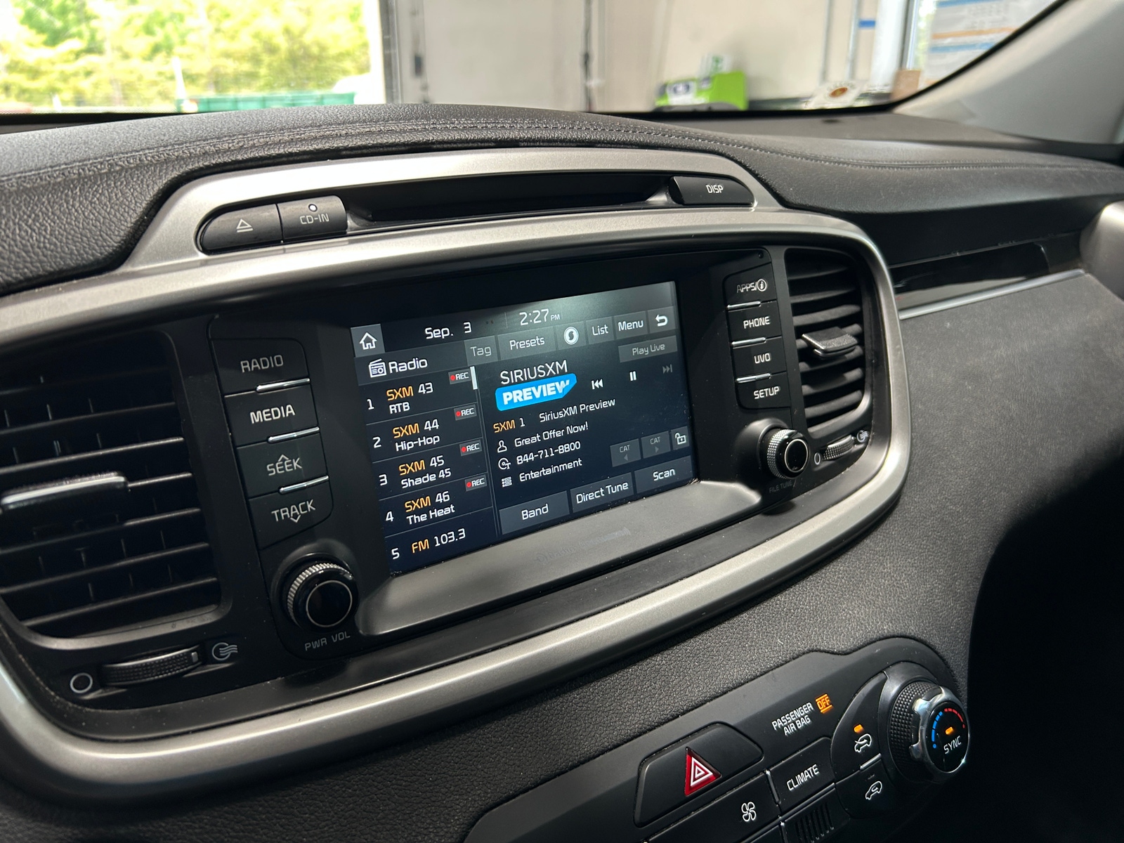 Thumbnail: 2017 Kia Sorento - 4