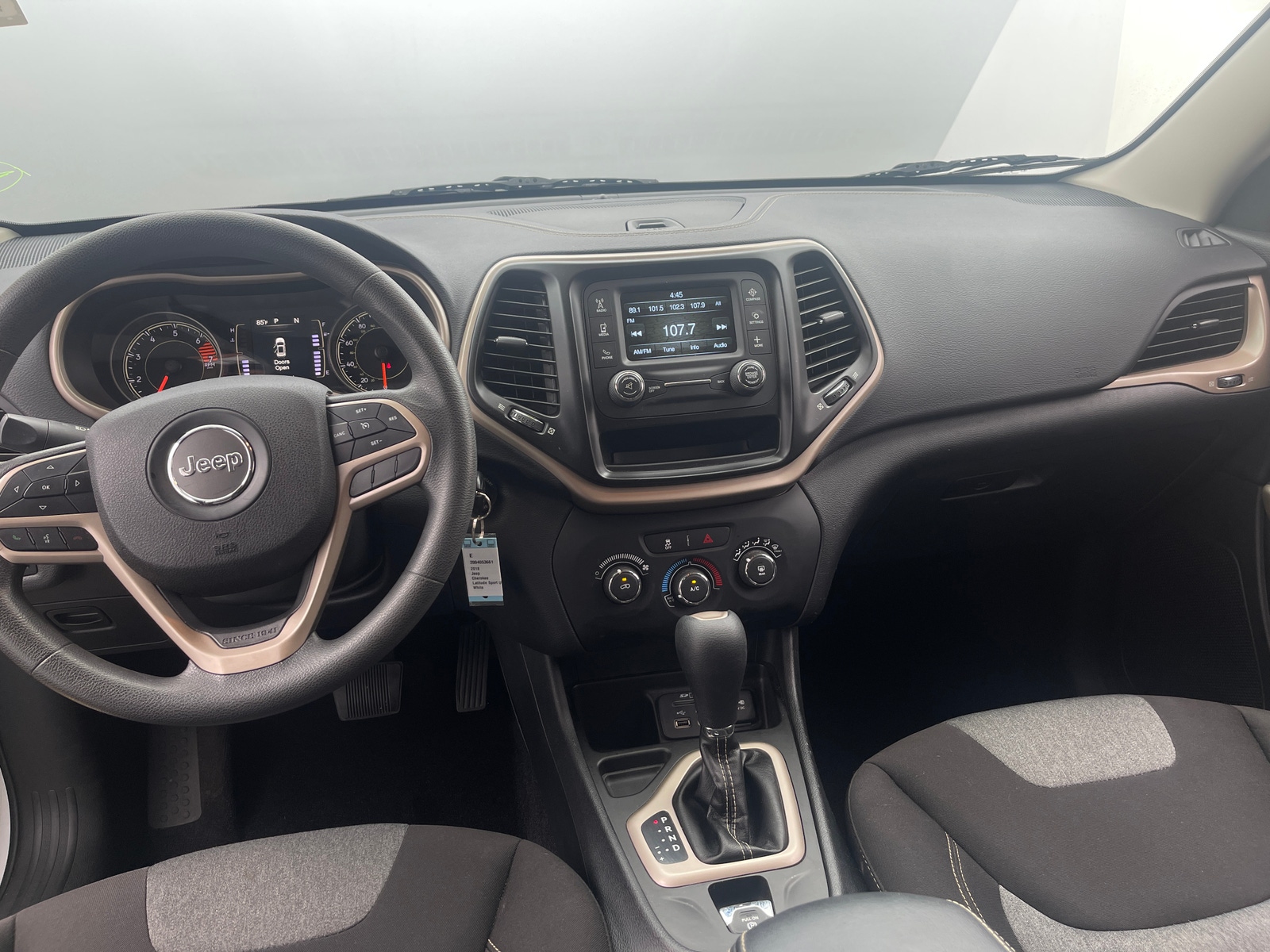 Thumbnail: 2018 Jeep Cherokee - 3
