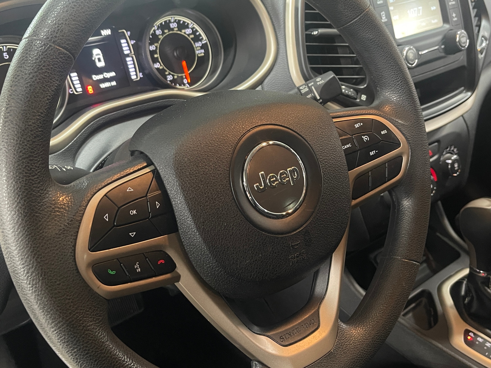 Thumbnail: 2018 Jeep Cherokee - 5