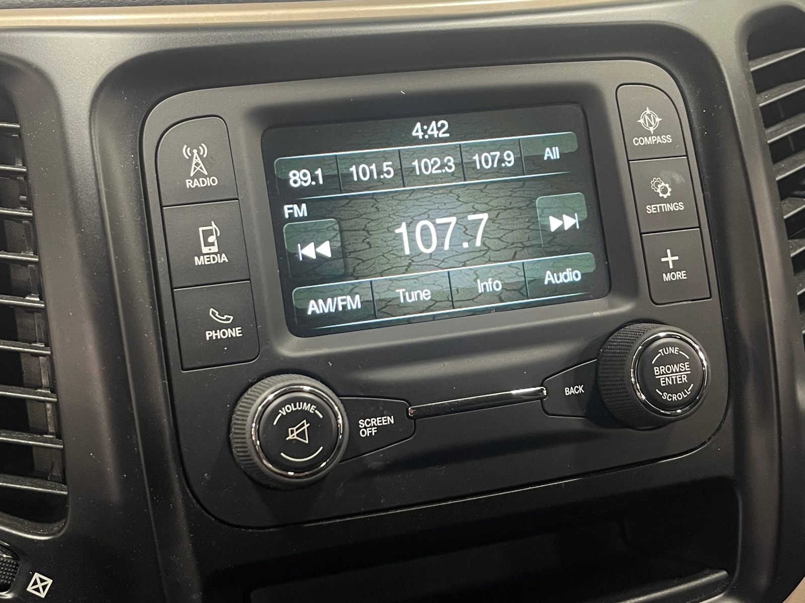 Thumbnail: 2018 Jeep Cherokee - 4