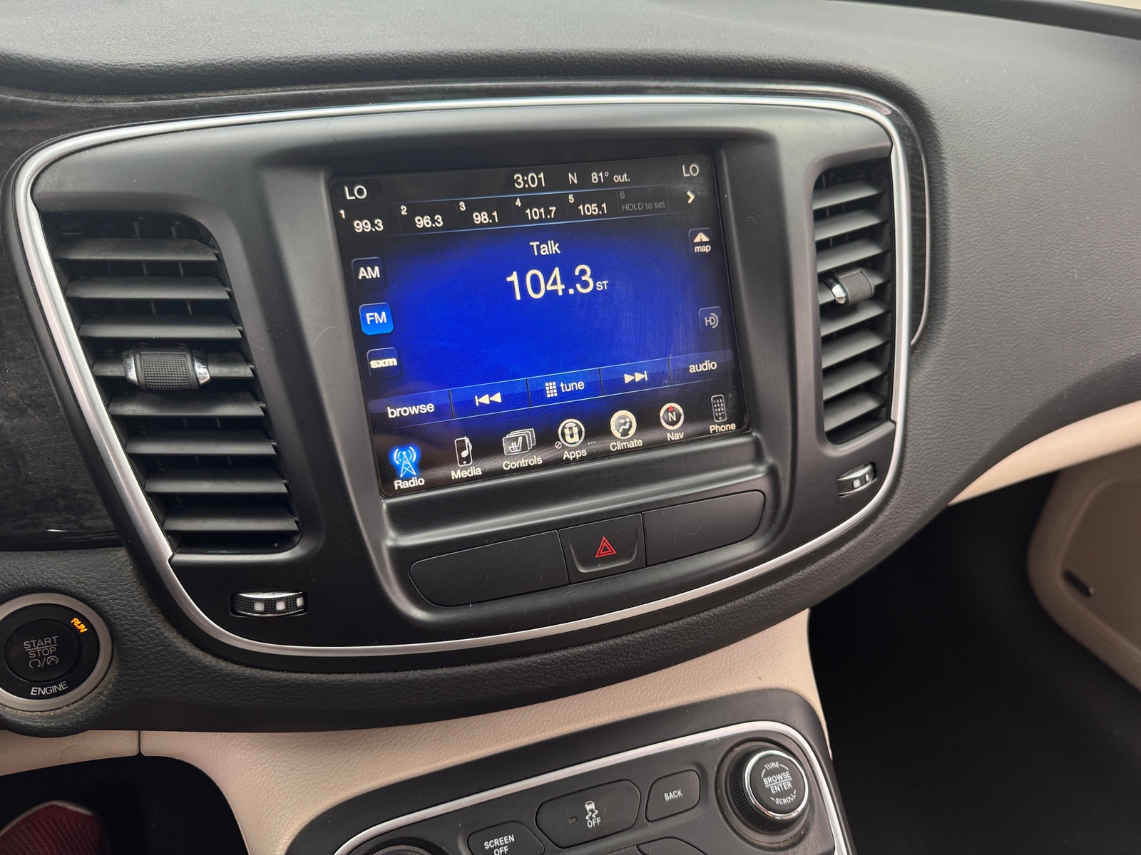 Thumbnail: 2016 Chrysler 200 - 3