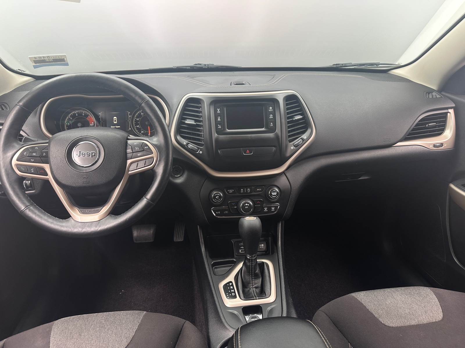 Thumbnail: 2017 Jeep Cherokee - 3
