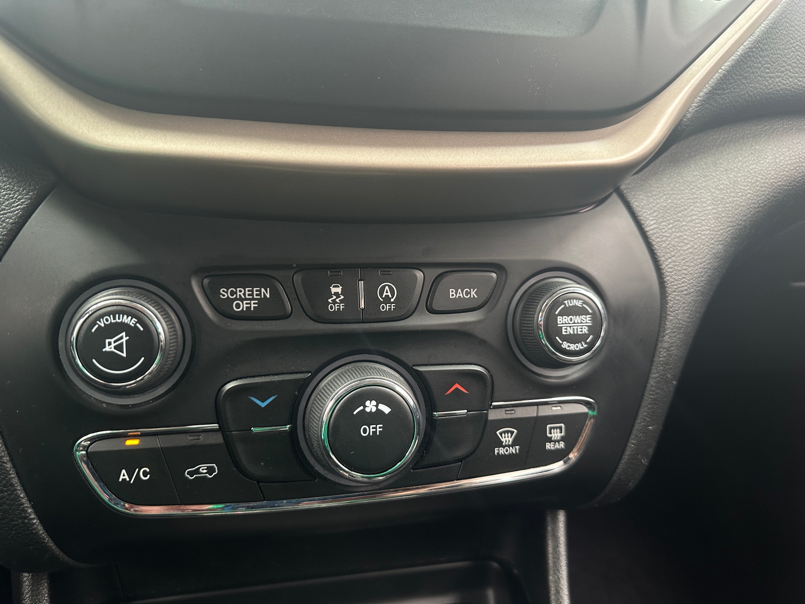Thumbnail: 2017 Jeep Cherokee - 4