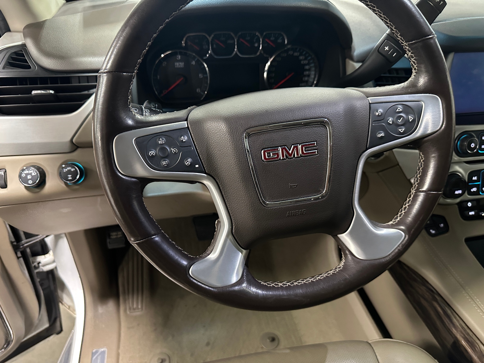 Thumbnail: 2019 GMC Yukon XL - 4