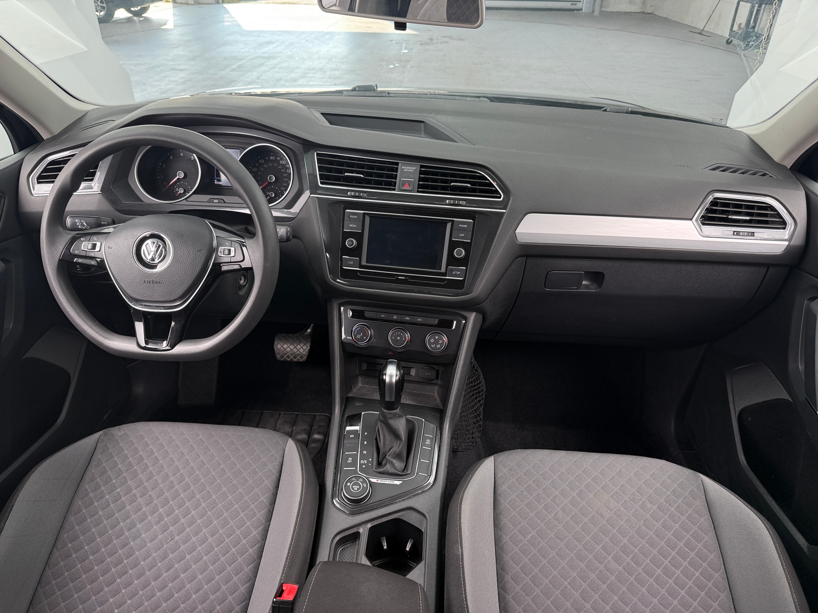 Thumbnail: 2018 Volkswagen Tiguan - 3