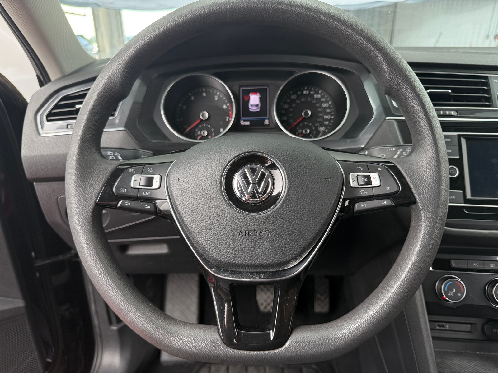 Thumbnail: 2018 Volkswagen Tiguan - 5