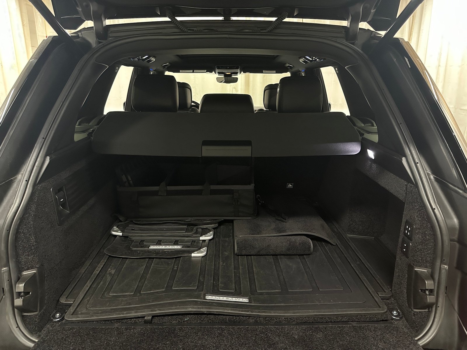 Thumbnail: 2021 Land Rover Range Rover - 6