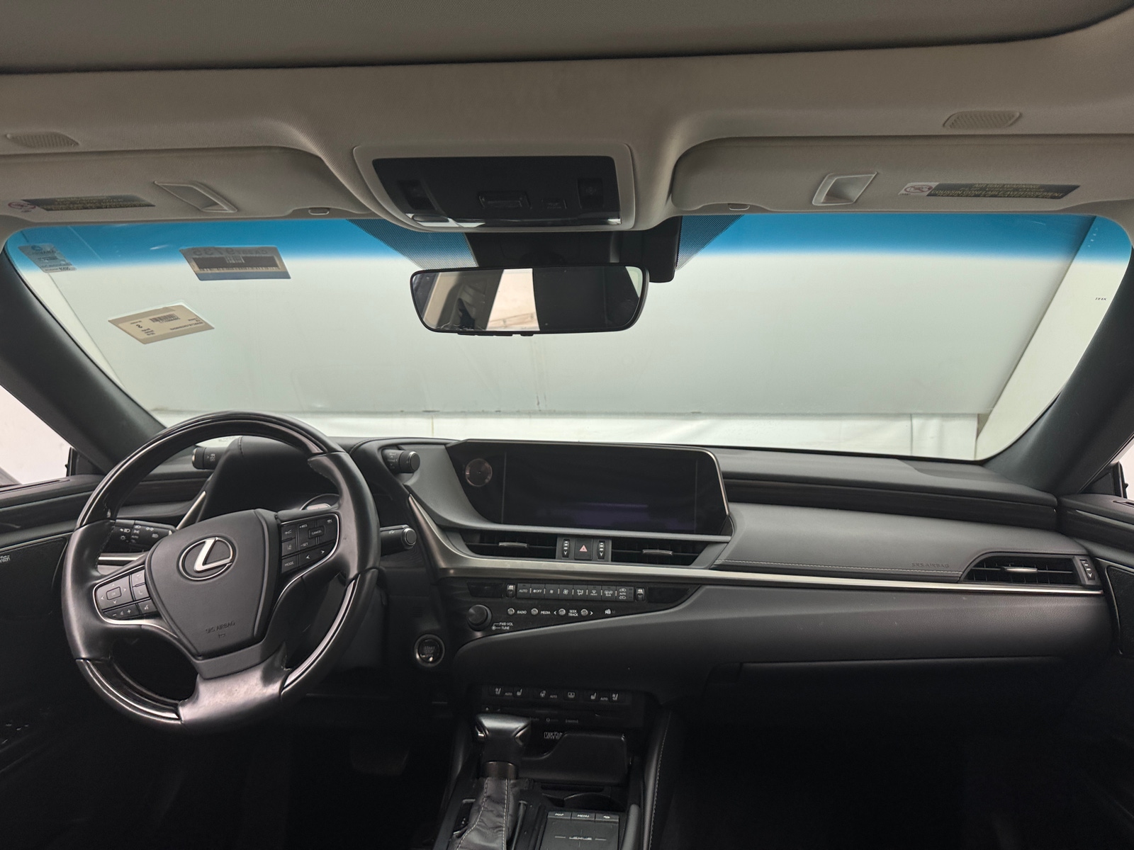 Thumbnail: 2019 Lexus ES - 2