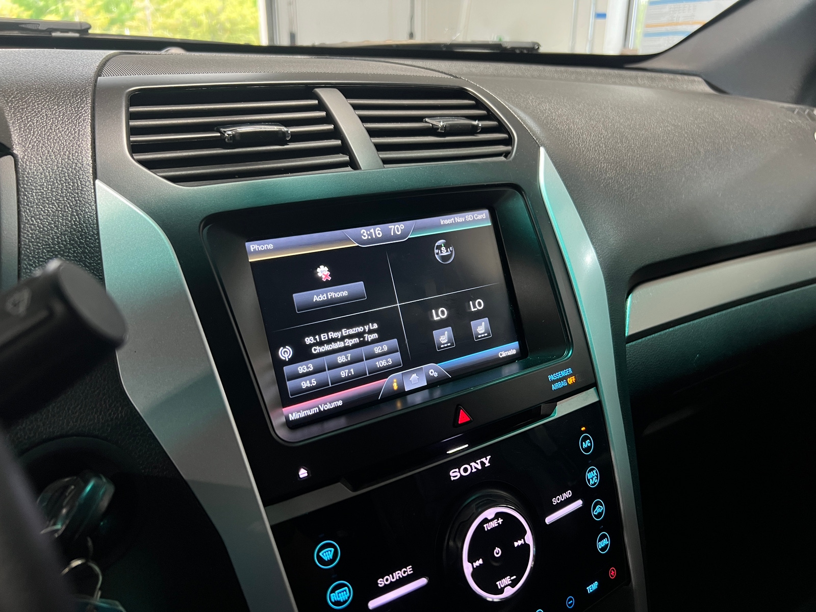 Thumbnail: 2015 Ford Explorer - 3