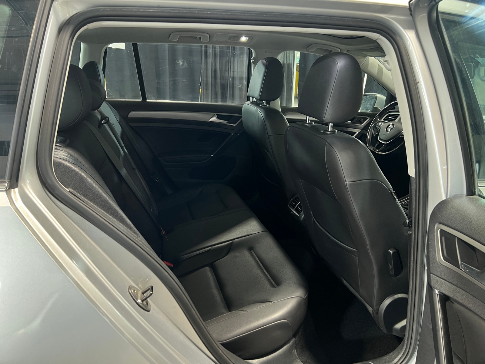 Thumbnail: 2016 Volkswagen e-Golf - 6