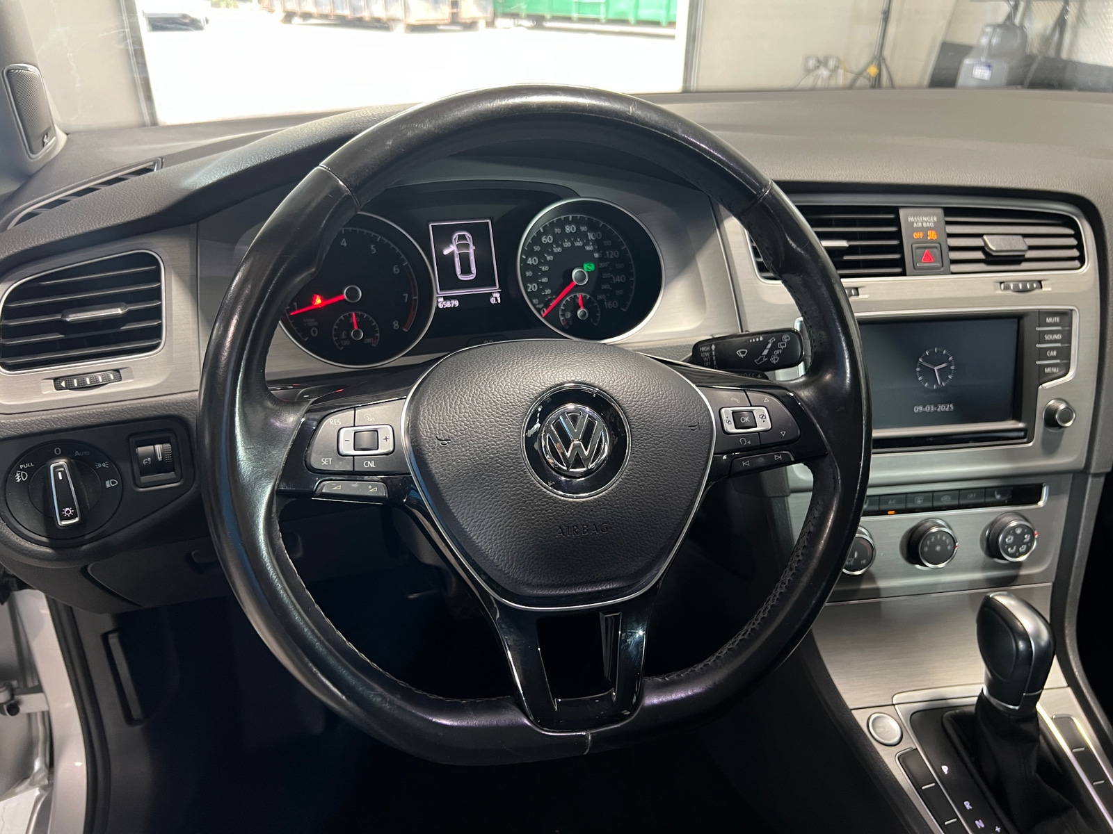 Thumbnail: 2016 Volkswagen e-Golf - 5