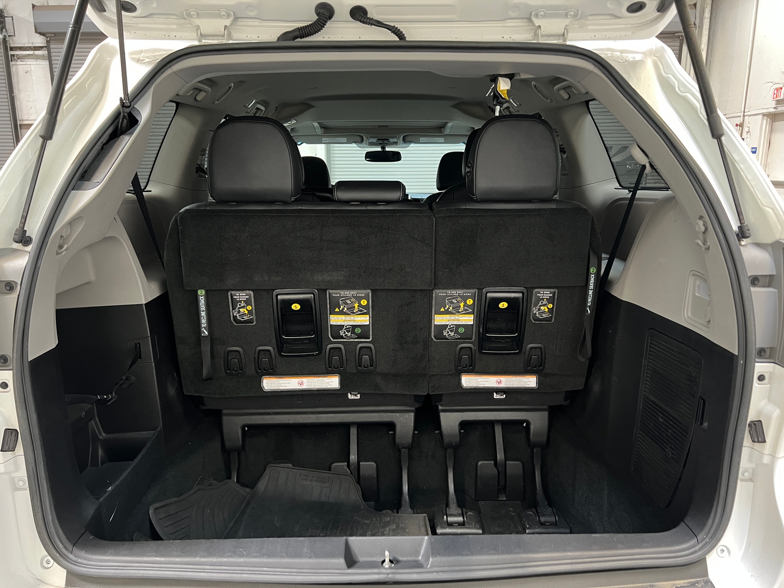 Thumbnail: 2017 Toyota Sienna - 6