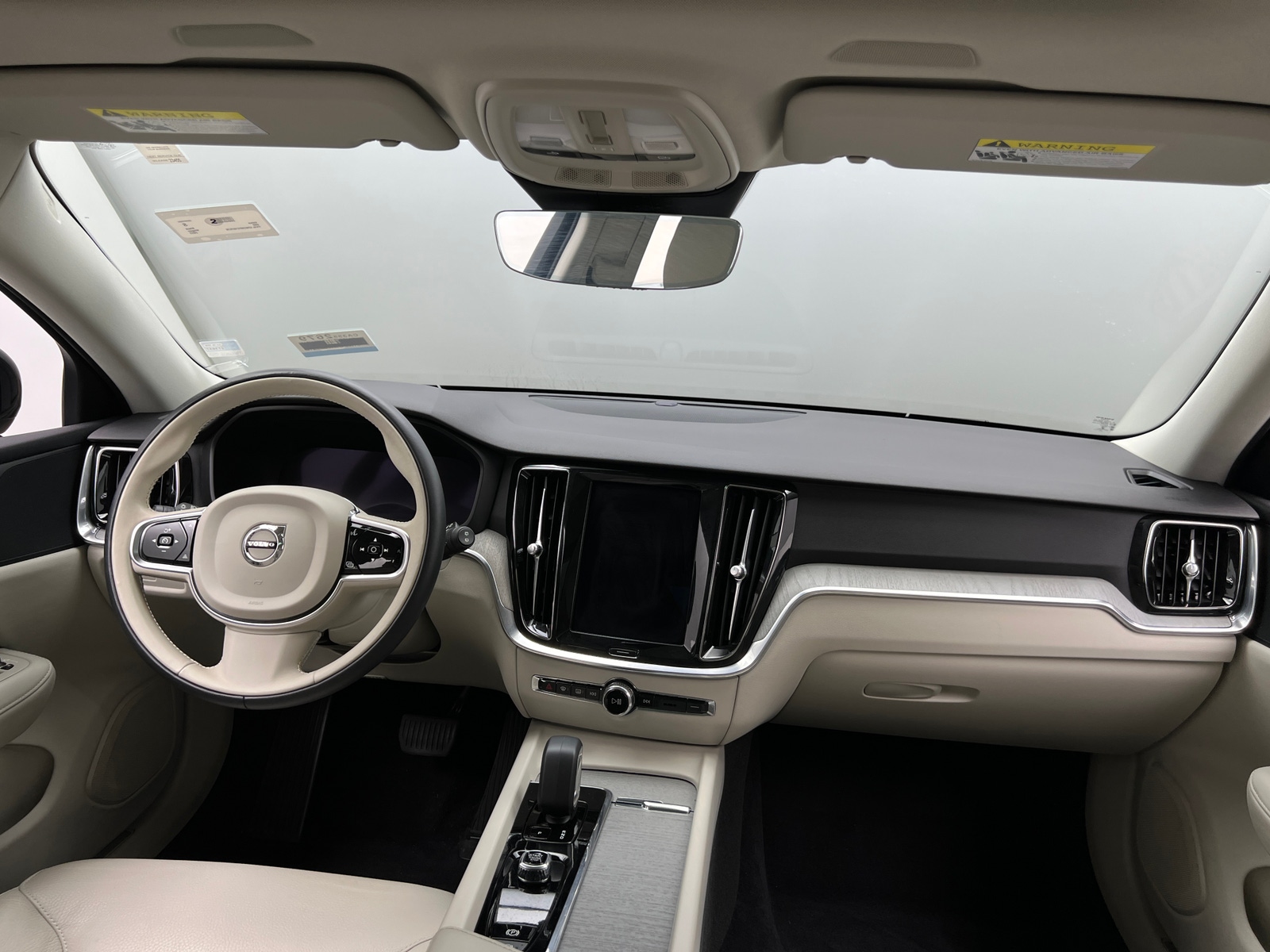Thumbnail: 2023 Volvo V60 - 2