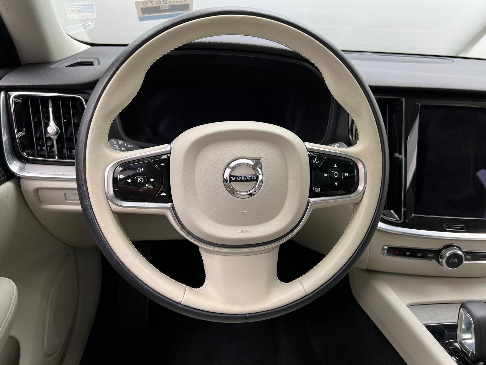 Thumbnail: 2023 Volvo V60 - 4
