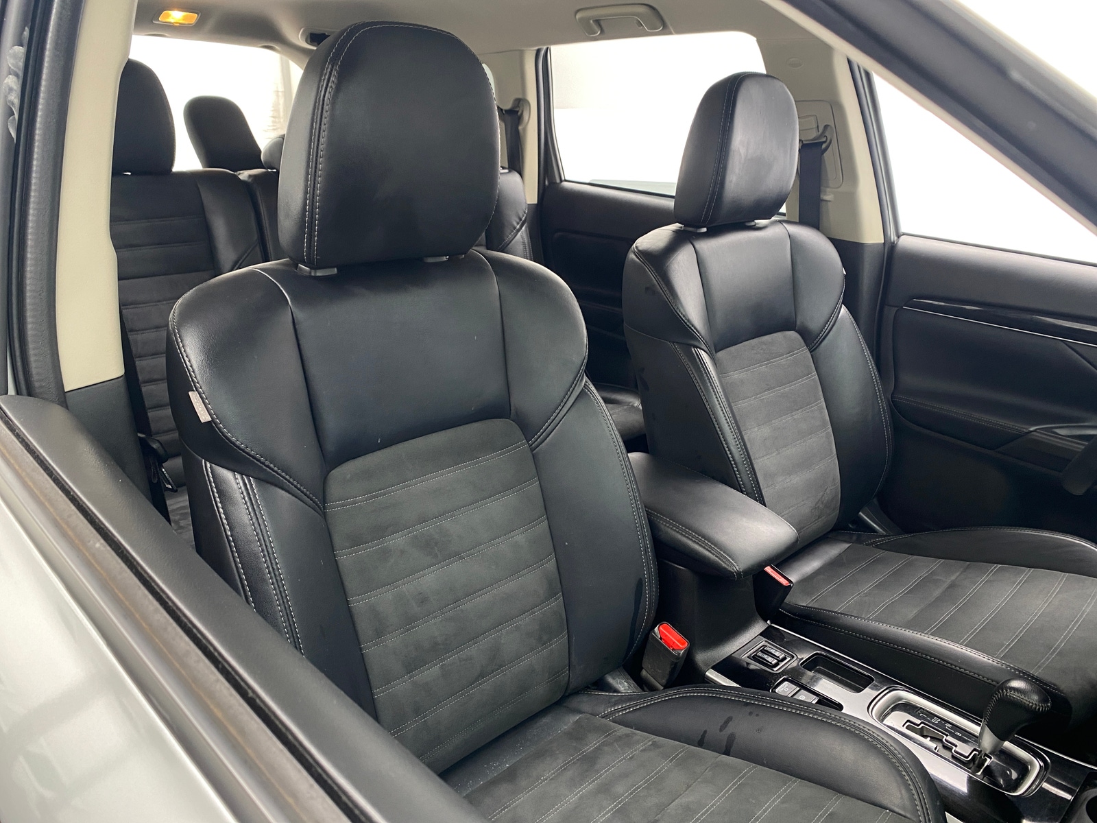 Thumbnail: 2020 Mitsubishi Outlander - 2