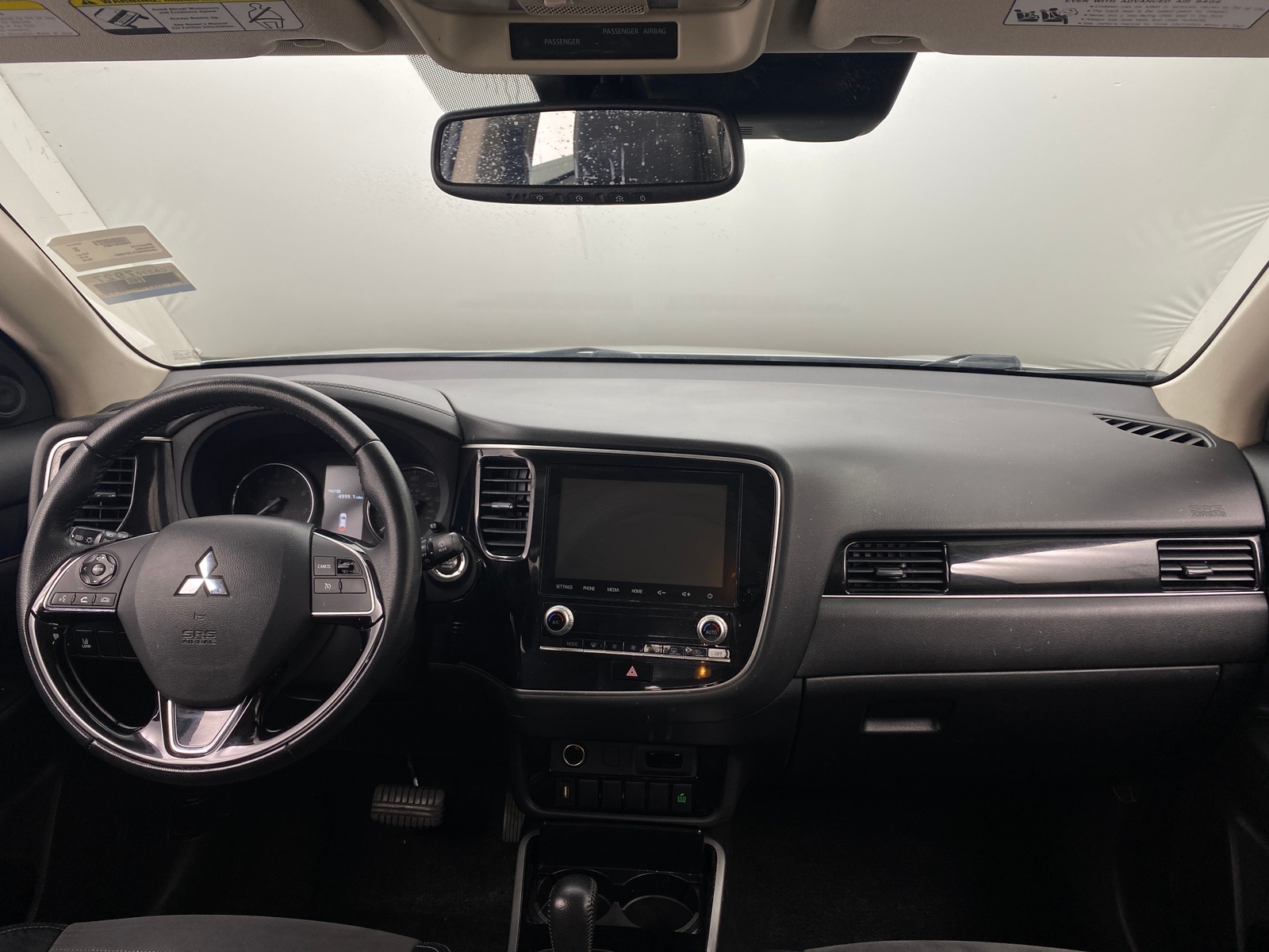 Thumbnail: 2020 Mitsubishi Outlander - 3